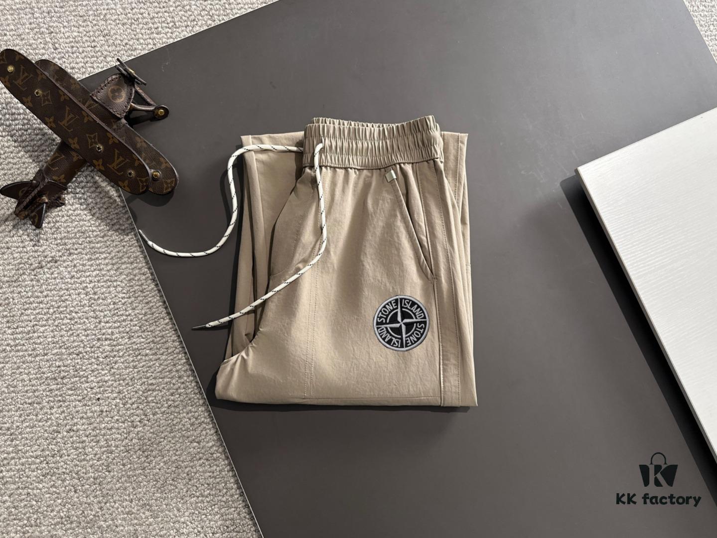 Stone Island 2025 Spring/Summer New Elastic Waist Casual Pants, Lightweight Custom Fabric, Breathable and Comfortable, Exquisite Details, Premium Design Concept, Soft and Smooth Texture, Relaxed Cut with Excellent Fit