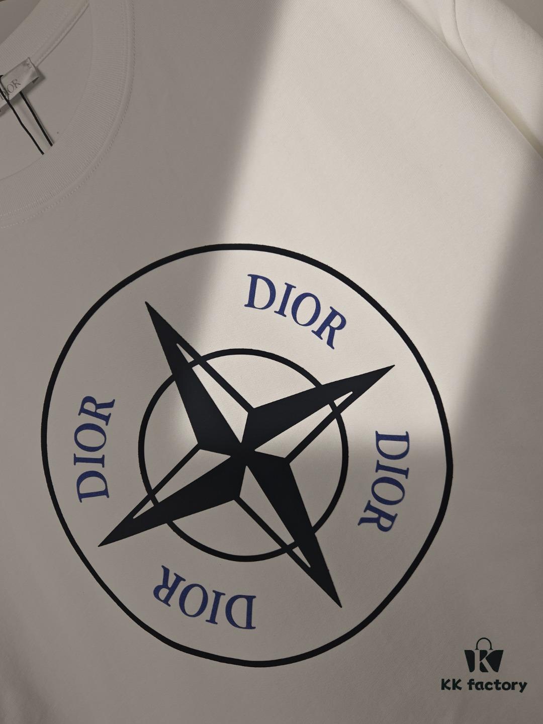 DIOR & Stone Island Short Sleeve T-Shirt, Premium Version with Original Pattern Custom 280g 32S Double-Yarn 100% Cotton Fabric, Exceptionally Soft and Comfortable, Fully Different from Market Versions, Shrink-Resistant, Deformation-Resistant, Anti-Pilling, Paired with 320g 1x1 Ribbing (Same-Dye-Batch Ribbing for Color Consistency, Resists Deformation), Authentic 1:1 Fit, Custom Trims