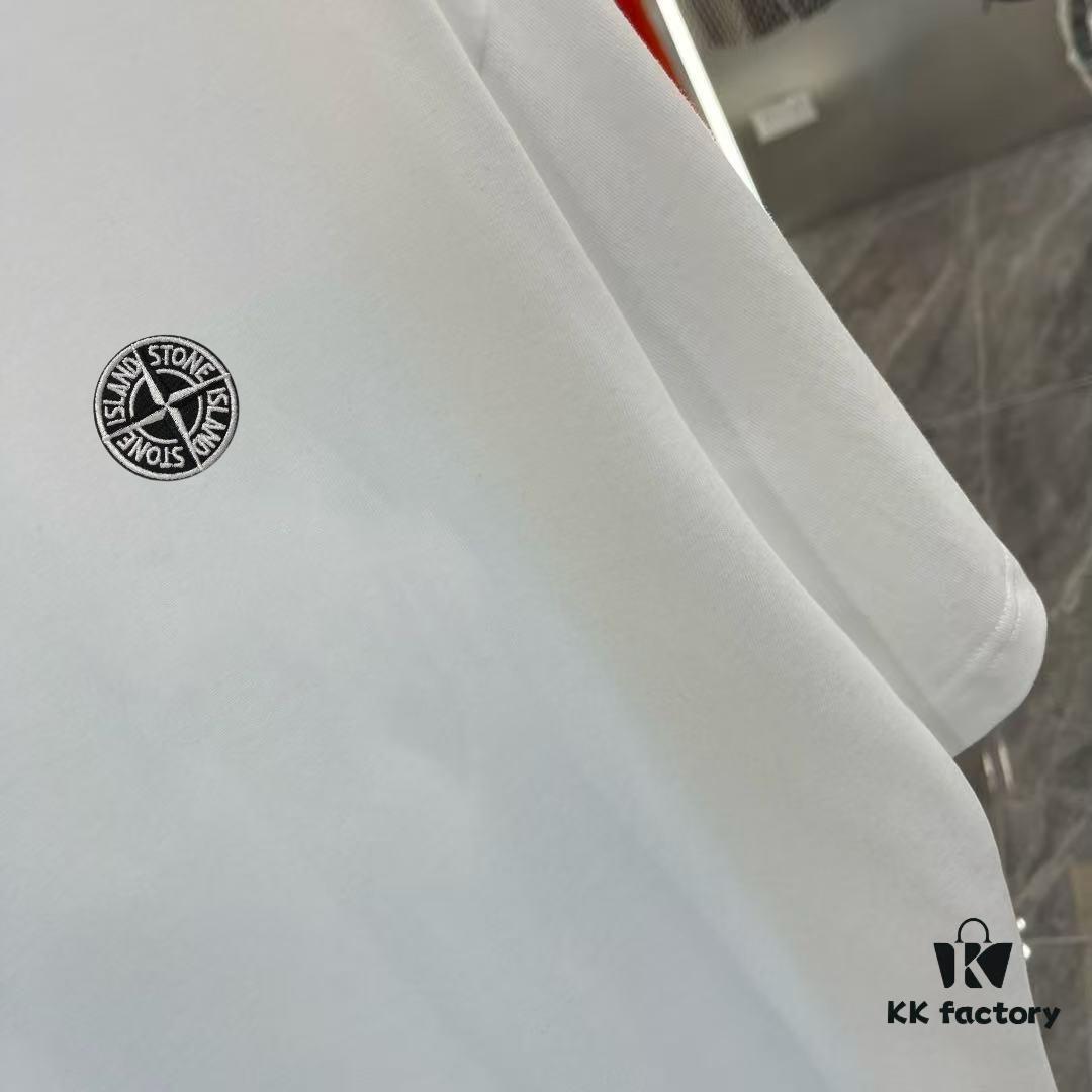 Stone Island 2025 Early Spring New Arrival Short Sleeve T-Shirt with Hand-Customized Logo on Chest, Pure Cotton Fabric, 260g Same-Dye-Batch Material, OS Drop-Shoulder Fit, Classic Buttoned Hem, Fully Lined with Hang Tag, Collar Label and Wash Label