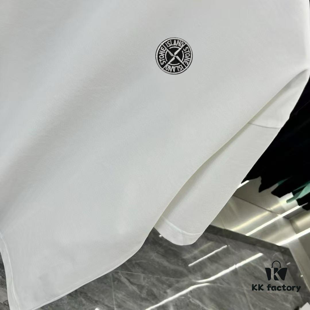 Stone Island 2025 Early Spring New Arrival Short Sleeve T-Shirt with Hand-Customized Logo on Chest, Pure Cotton Fabric, 260g Same-Dye-Batch Material, OS Drop-Shoulder Fit, Classic Buttoned Hem, Fully Lined with Hang Tag, Collar Label and Wash Label