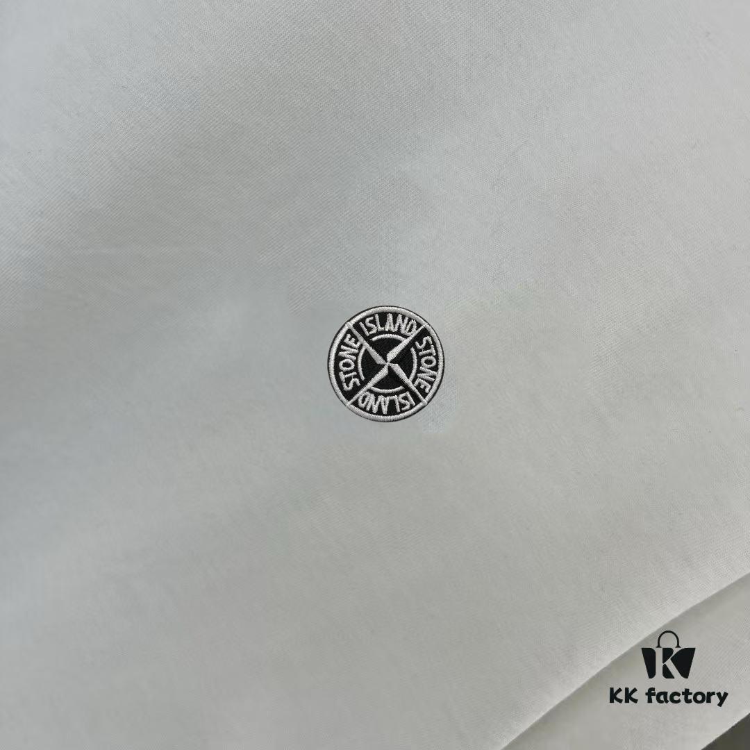 Stone Island 2025 Early Spring New Arrival Short Sleeve T-Shirt with Hand-Customized Logo on Chest, Pure Cotton Fabric, 260g Same-Dye-Batch Material, OS Drop-Shoulder Fit, Classic Buttoned Hem, Fully Lined with Hang Tag, Collar Label and Wash Label