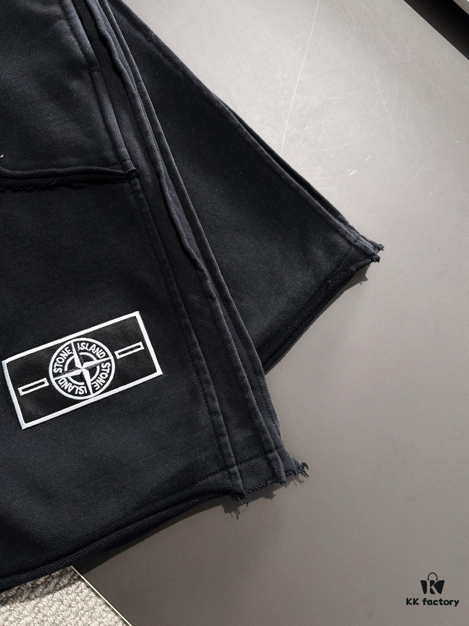 High-End Stone Island 2025 Spring/Summer New Casual Drawstring Shorts, Premium Counter Custom Fabric, Breathable and Comfortable, Exquisite Details, Brand Design Concept, Soft and Smooth Touch, Excellent Fit and Tailoring