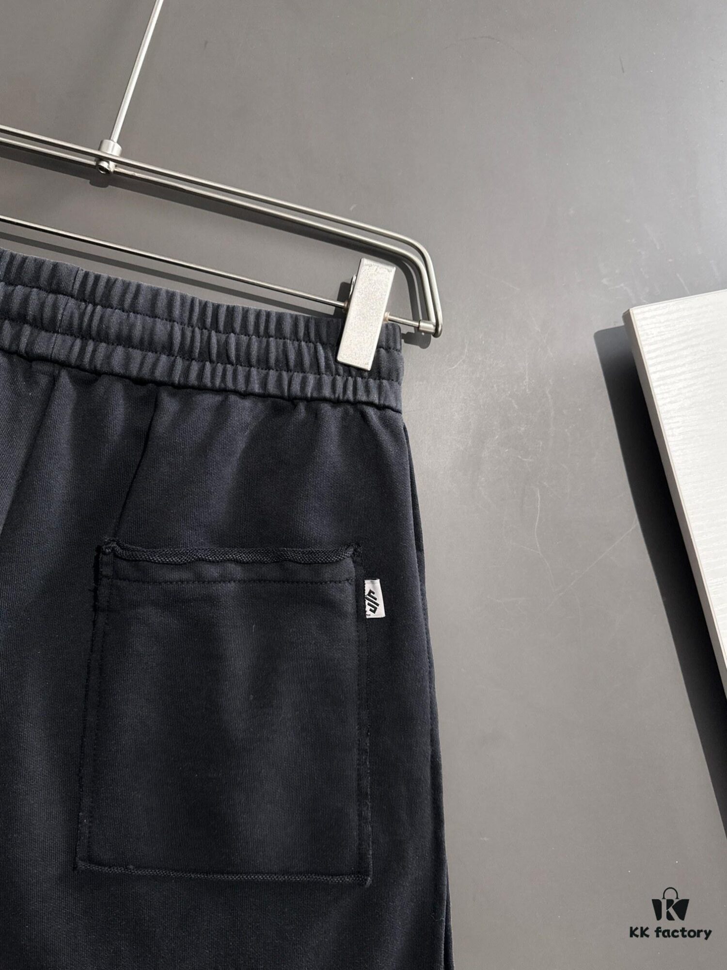 High-End Stone Island 2025 Spring/Summer New Casual Drawstring Shorts, Premium Counter Custom Fabric, Breathable and Comfortable, Exquisite Details, Brand Design Concept, Soft and Smooth Touch, Excellent Fit and Tailoring