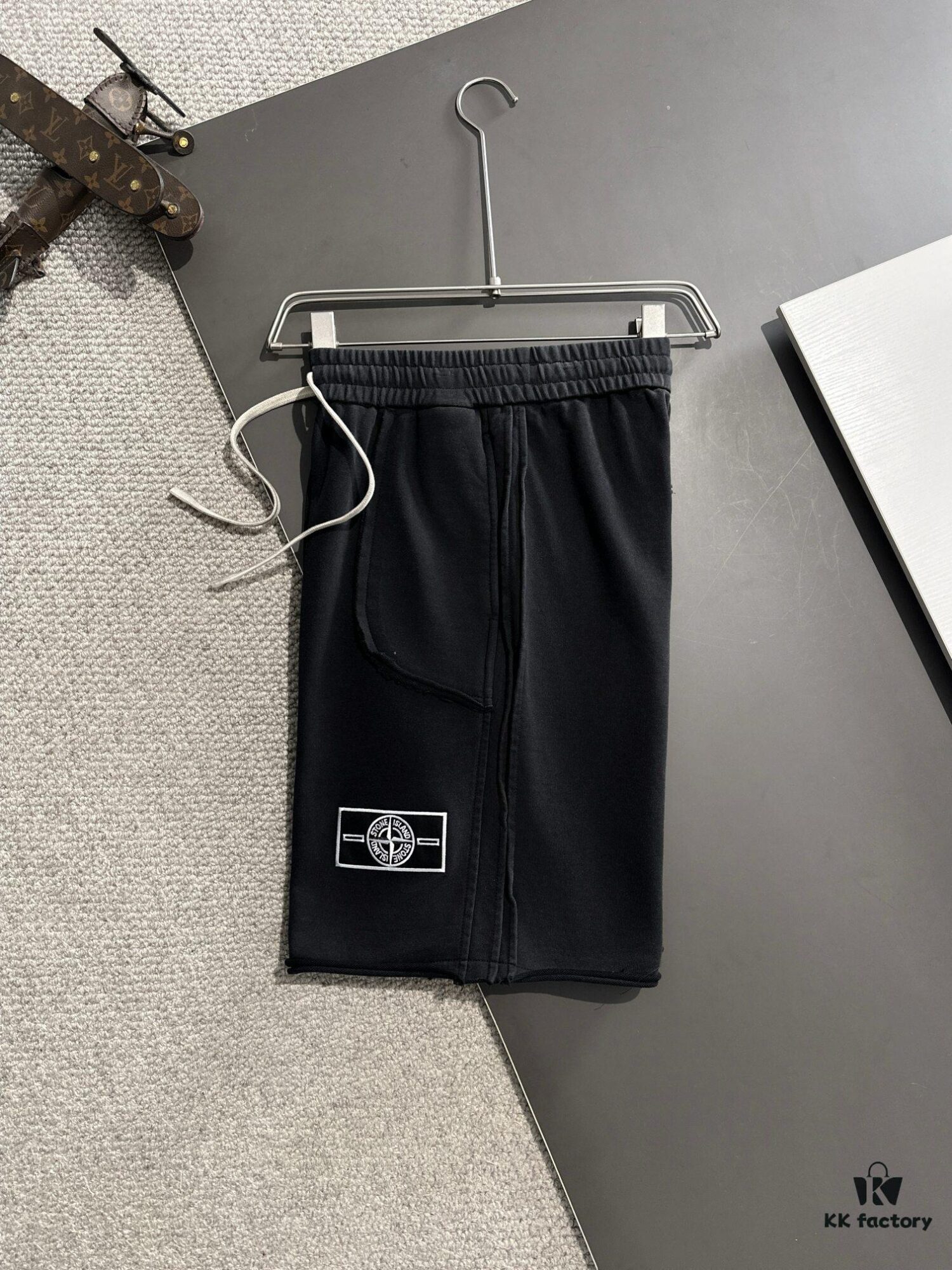 High-End Stone Island 2025 Spring/Summer New Casual Drawstring Shorts, Premium Counter Custom Fabric, Breathable and Comfortable, Exquisite Details, Brand Design Concept, Soft and Smooth Touch, Excellent Fit and Tailoring