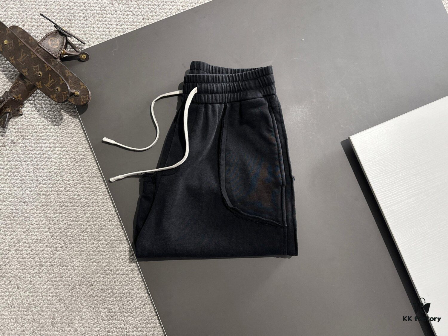 High-End Stone Island 2025 Spring/Summer New Casual Drawstring Shorts, Premium Counter Custom Fabric, Breathable and Comfortable, Exquisite Details, Brand Design Concept, Soft and Smooth Touch, Excellent Fit and Tailoring