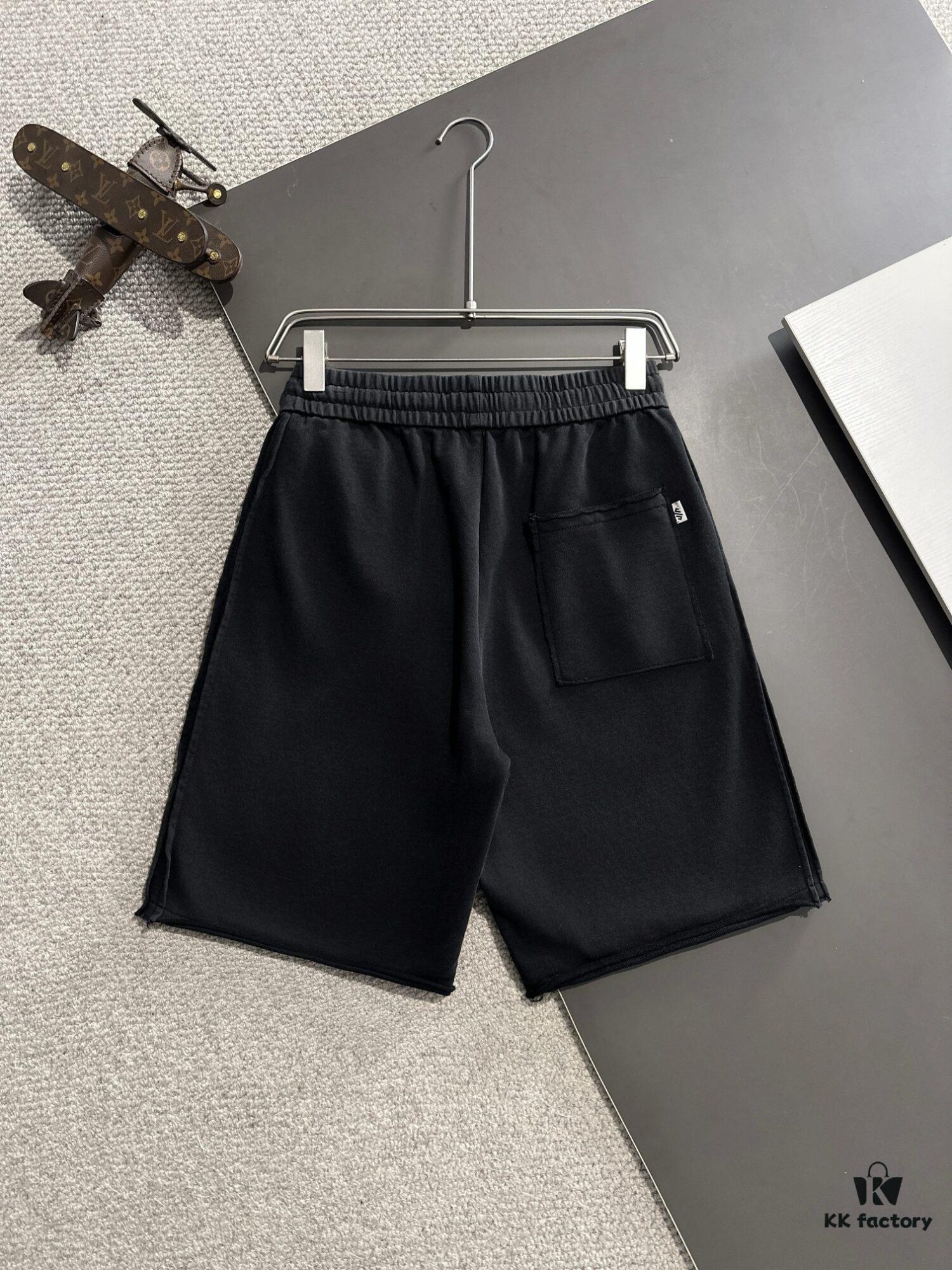 High-End Stone Island 2025 Spring/Summer New Casual Drawstring Shorts, Premium Counter Custom Fabric, Breathable and Comfortable, Exquisite Details, Brand Design Concept, Soft and Smooth Touch, Excellent Fit and Tailoring