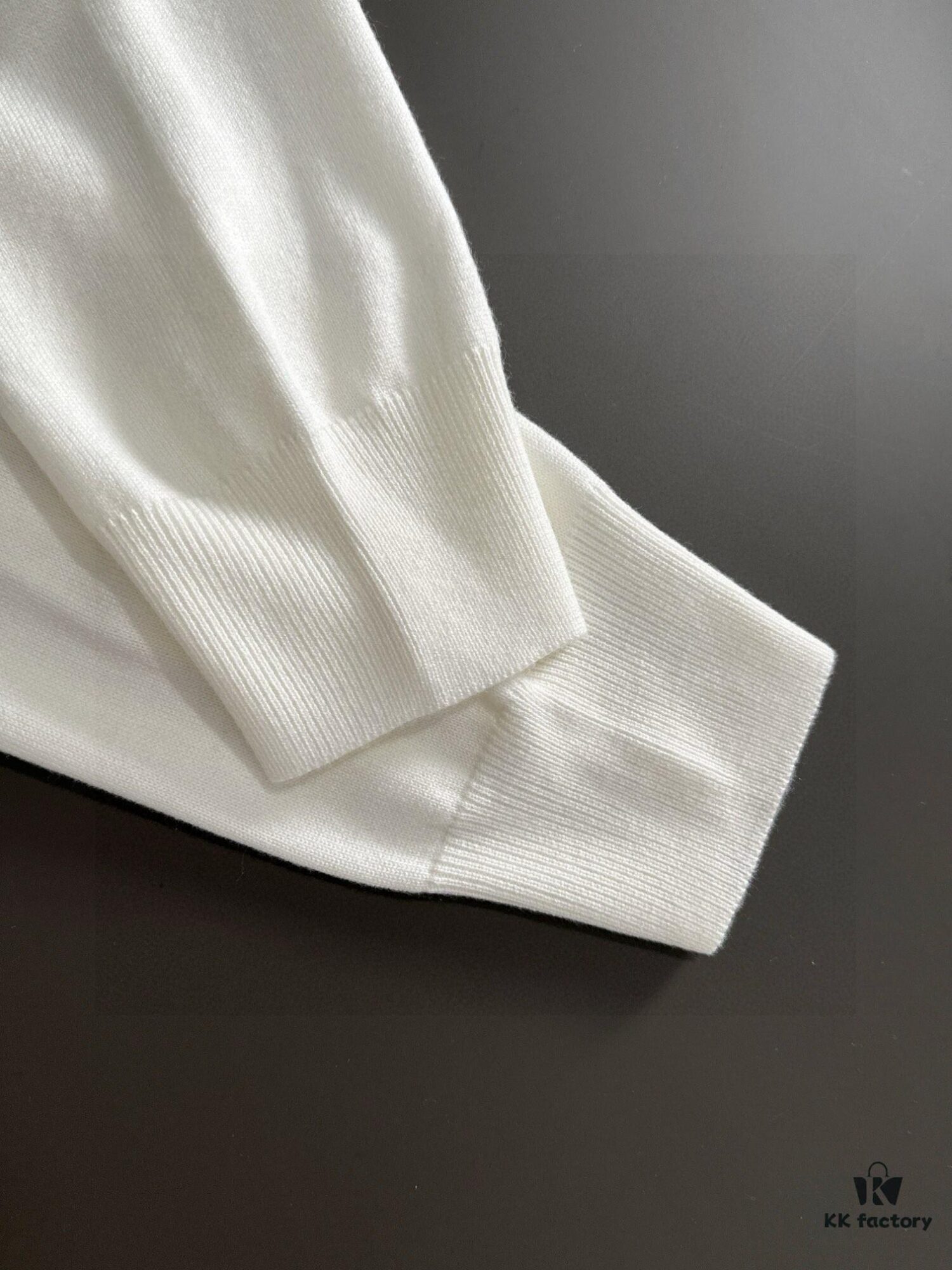 STONE ISLAND Men's Casual Knit Pullover Sweater - Premium Custom Fit, Minimalist Round Neck Design with Iconic Compass Logo Embroidery