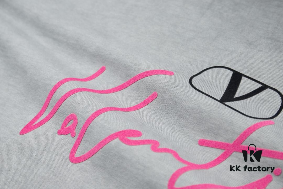 VAL*NTINO Hua Jia 25SS Spring Collection New Arrival Flocked Letter Print Short Sleeve T-Shirt