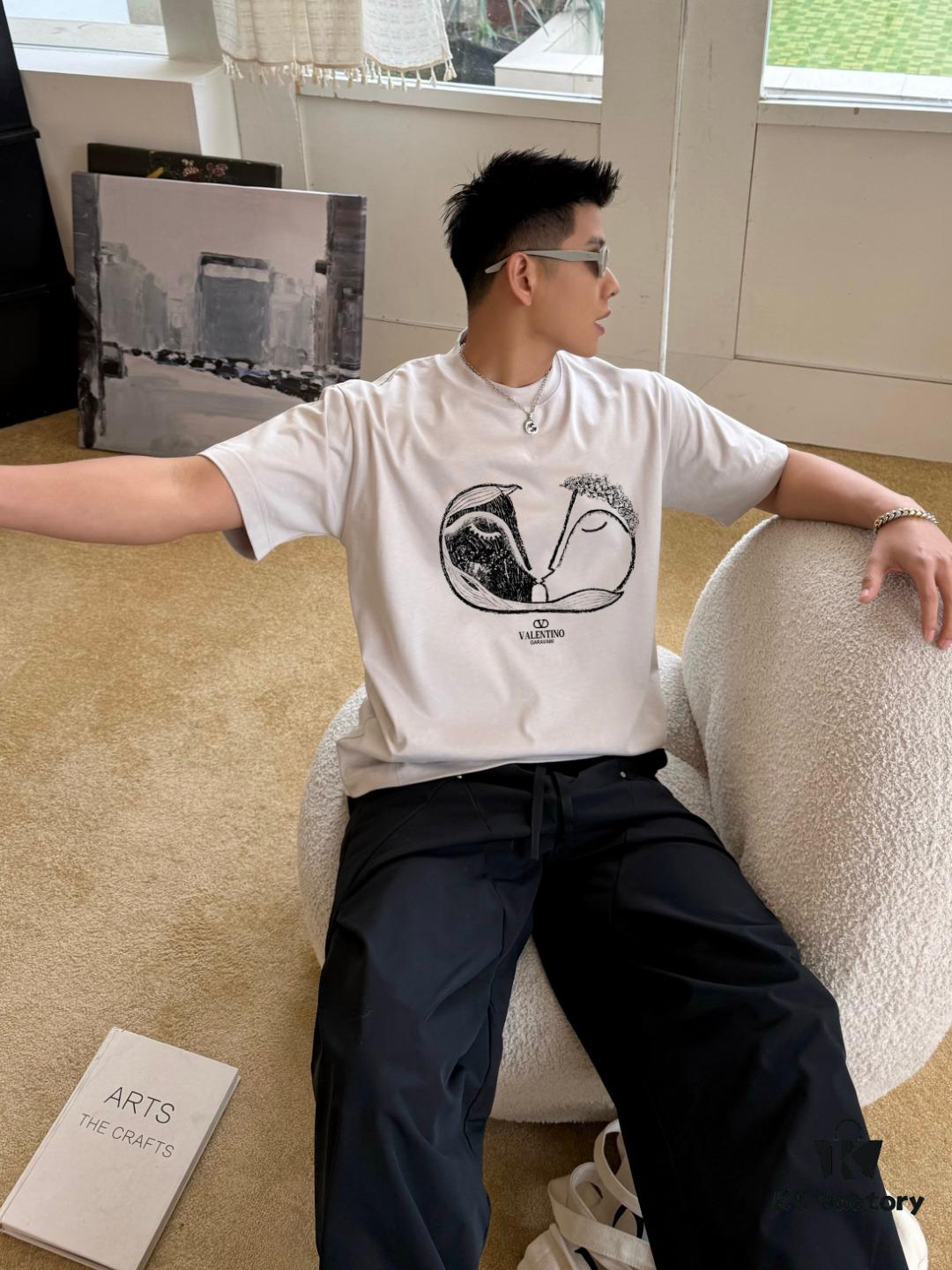 VALENTINO 2024FW Short Sleeve T-Shirt with Letter Logo Print, Premium 26s Double Yarn 300g Fabric, Heavyweight Cotton Blend, Custom Ribbed Trim Dyed-to-Match, Three Labels Included, Unisex Design