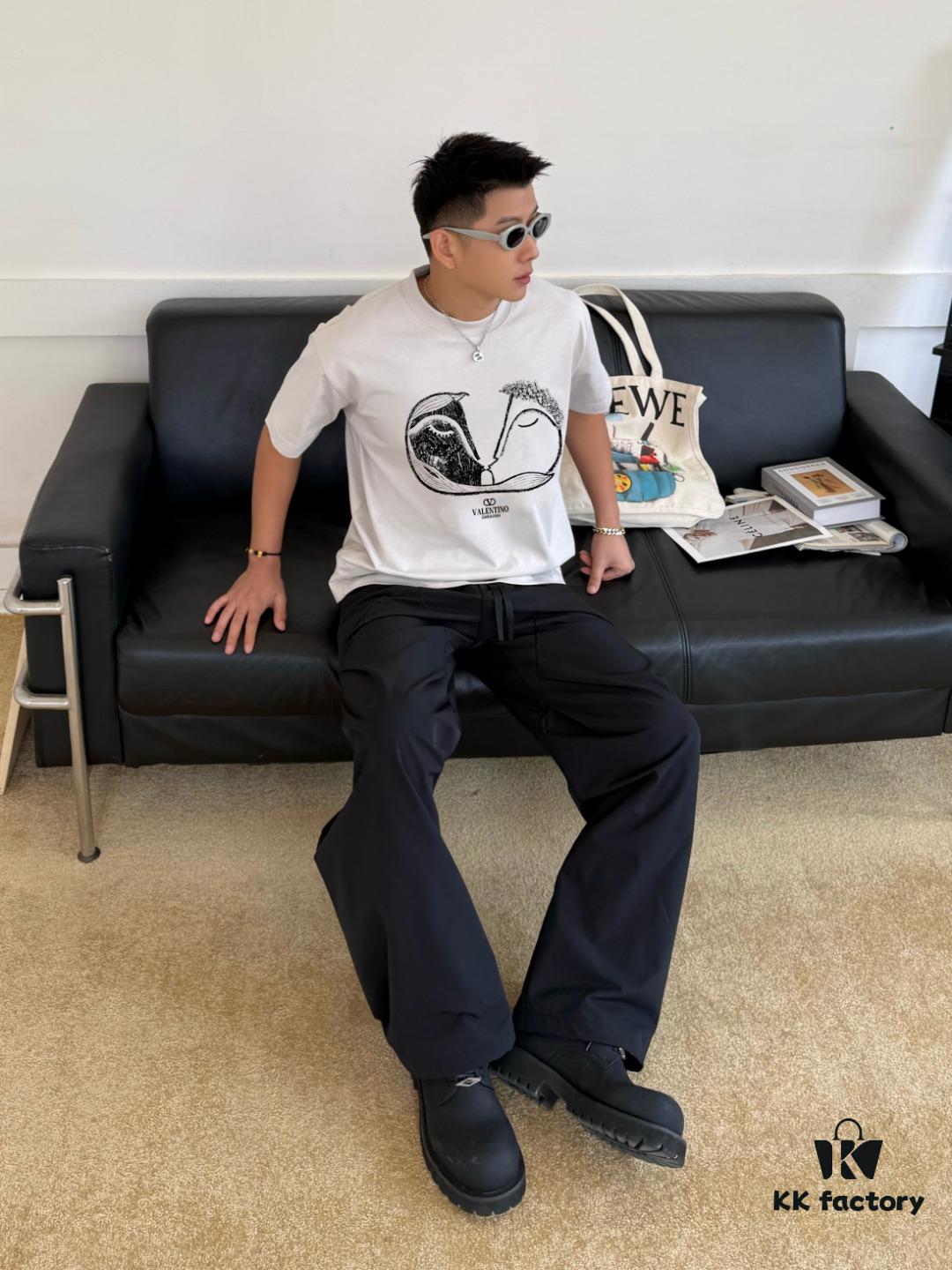 VALENTINO 2024FW Short Sleeve T-Shirt with Letter Logo Print, Premium 26s Double Yarn 300g Fabric, Heavyweight Cotton Blend, Custom Ribbed Trim Dyed-to-Match, Three Labels Included, Unisex Design