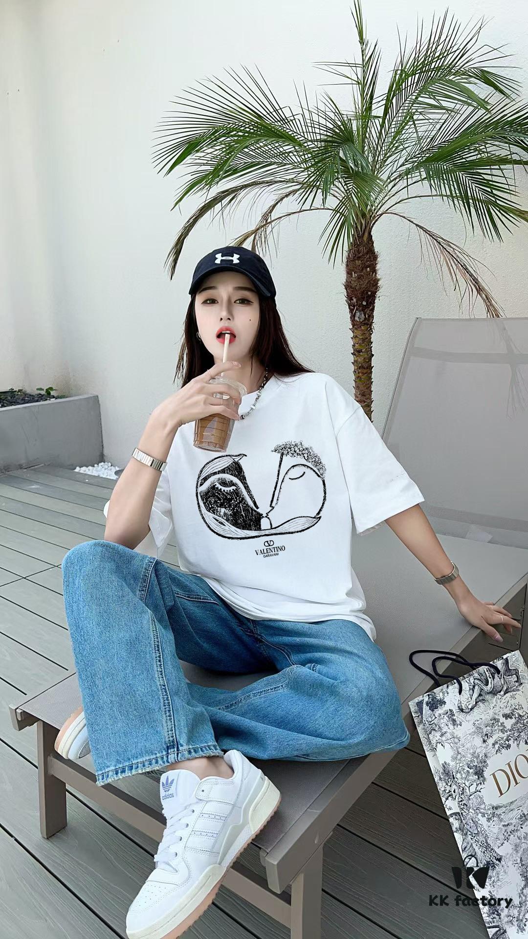 VALENTINO Men's and Women's Short Sleeve T-Shirt 2024FW Letter Logo Print Premium 26s Double Yarn 300g Fabric Heavyweight Custom Ribbed Jersey Dyed-to-Match Trims Three Labels Included