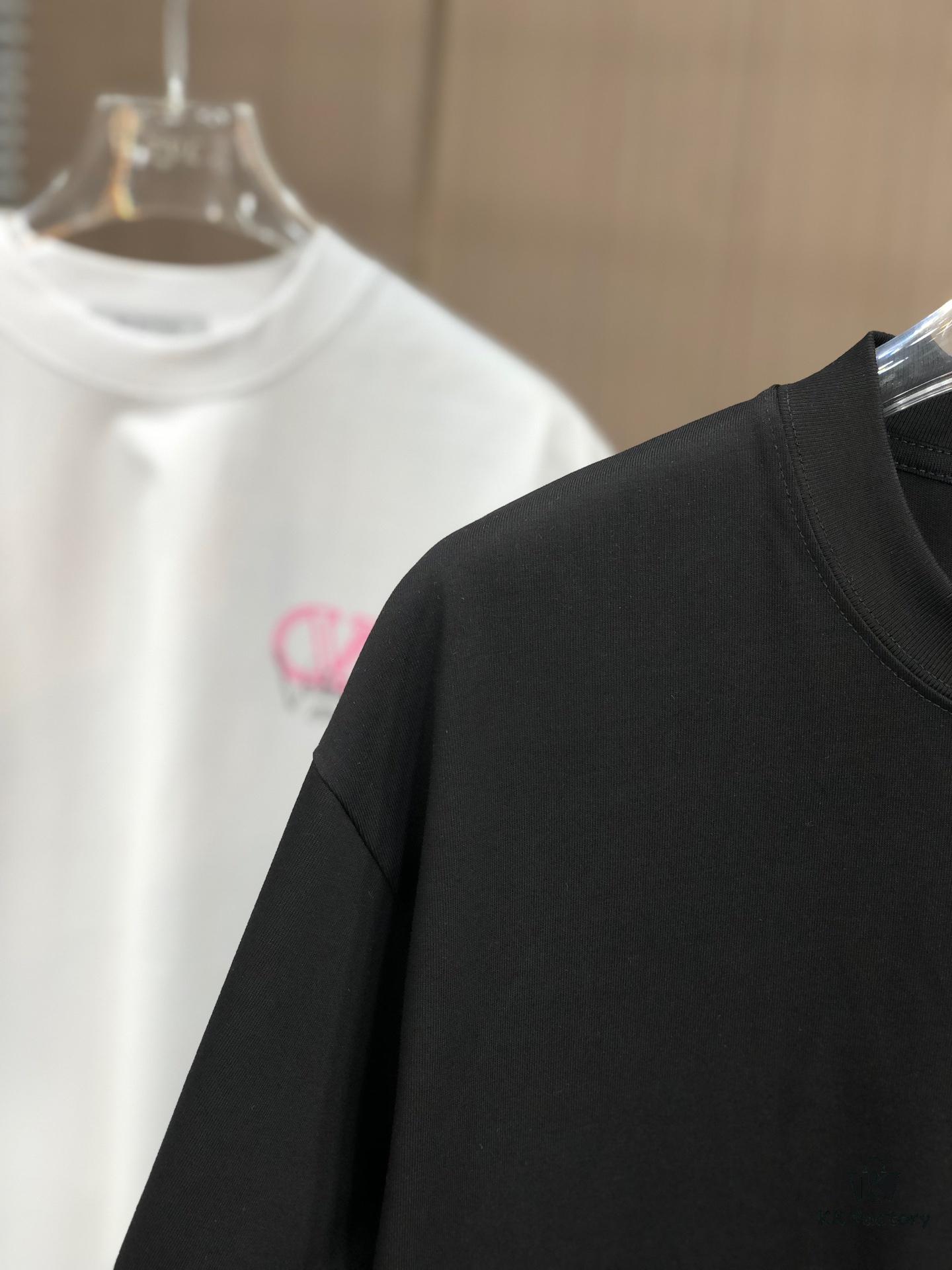 Valentino 2025 Spring/Summer New Arrival Round Neck Short Sleeve T-Shirt with Color-Lift 3D Thick-Plate Printing Technique, Made from 320g Double-Yarn Combed Cotton Fabric, Slightly Loose Unisex Fit