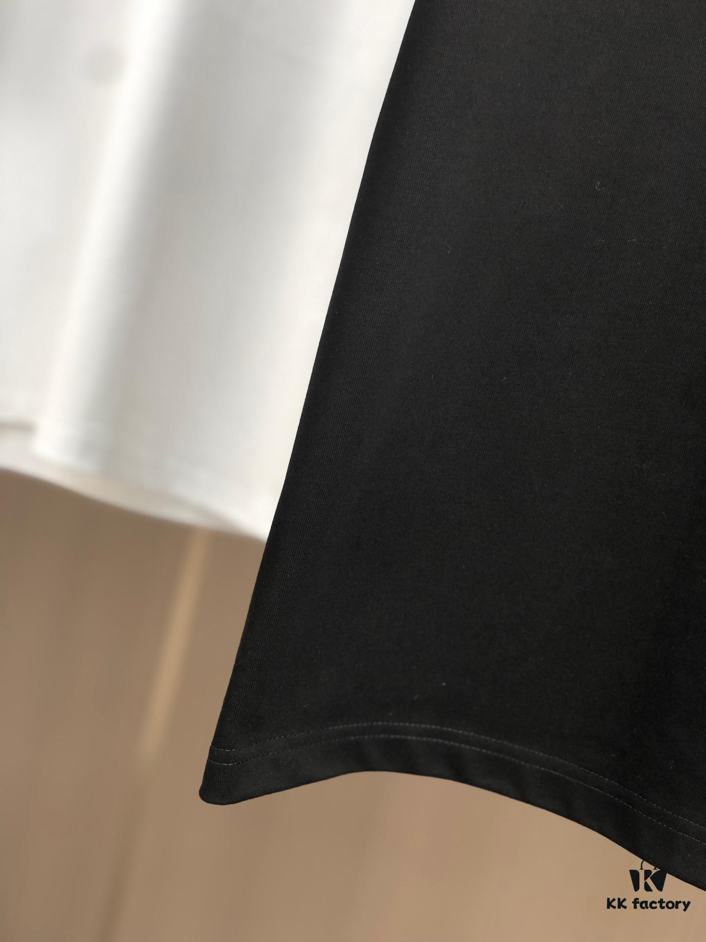 Valentino 2025 Spring/Summer New Arrival Round Neck Short Sleeve T-Shirt with Color-Lift 3D Thick-Plate Printing Technique, Made from 320g Double-Yarn Combed Cotton Fabric, Slightly Loose Unisex Fit