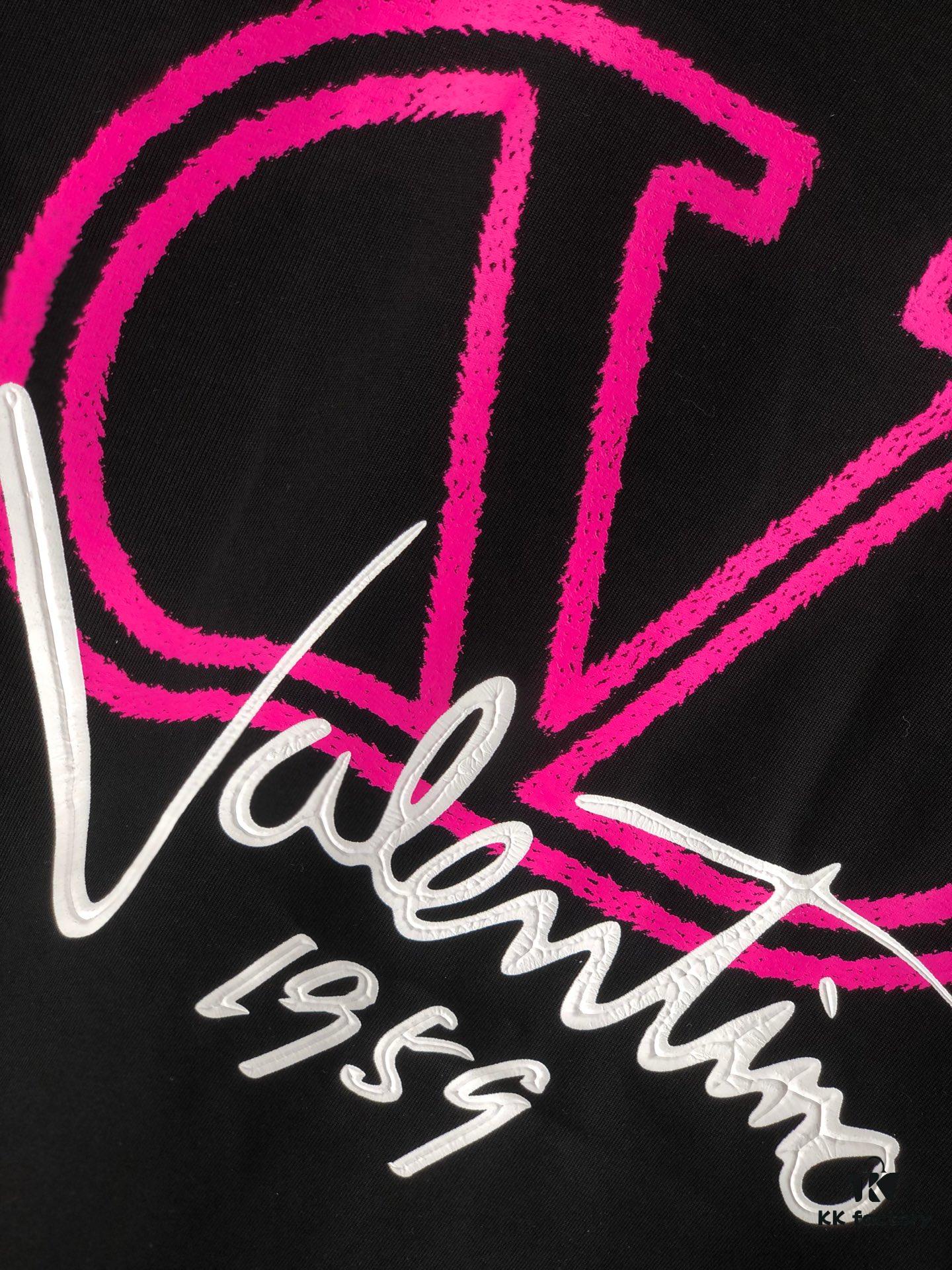 Valentino 2025 Spring/Summer New Arrival Round Neck Short Sleeve T-Shirt with Color-Lift 3D Thick-Plate Printing Technique, Made from 320g Double-Yarn Combed Cotton Fabric, Slightly Loose Unisex Fit