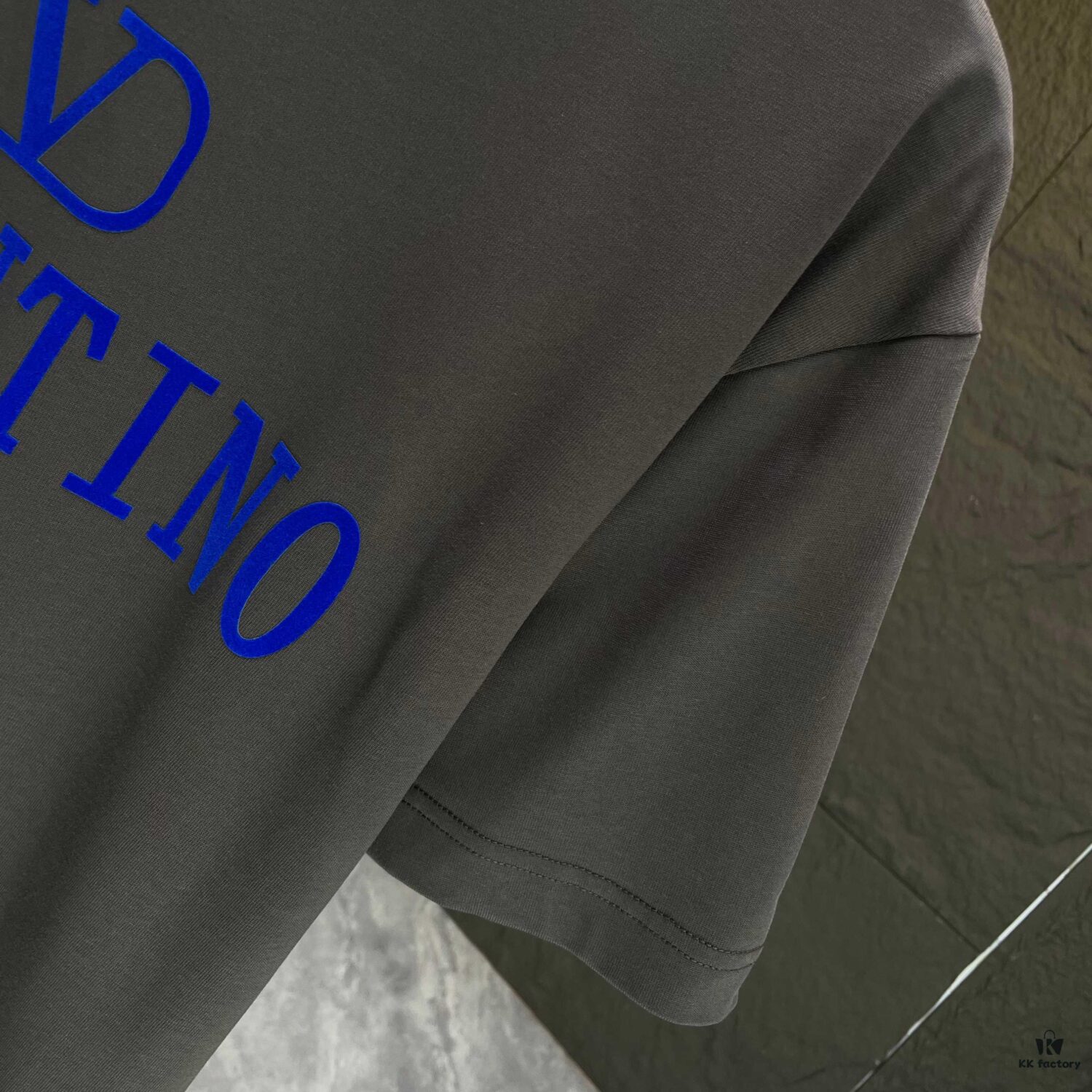 VALENTINO 2025 Spring Summer New Arrival Short Sleeve T-Shirt Heavyweight Cotton Flocked Logo