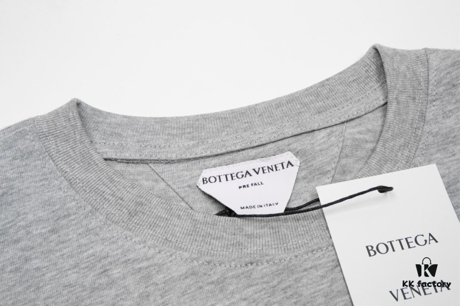 High-Quality BOTTEGA VENETA Rabbit Print Short-Sleeve T-Shirt, Premium Heavyweight Cotton Fabric, Front Graphic Print, Three Labels Included, Loose Fit, Soft Material, Unisex Design, 1:1 Replication