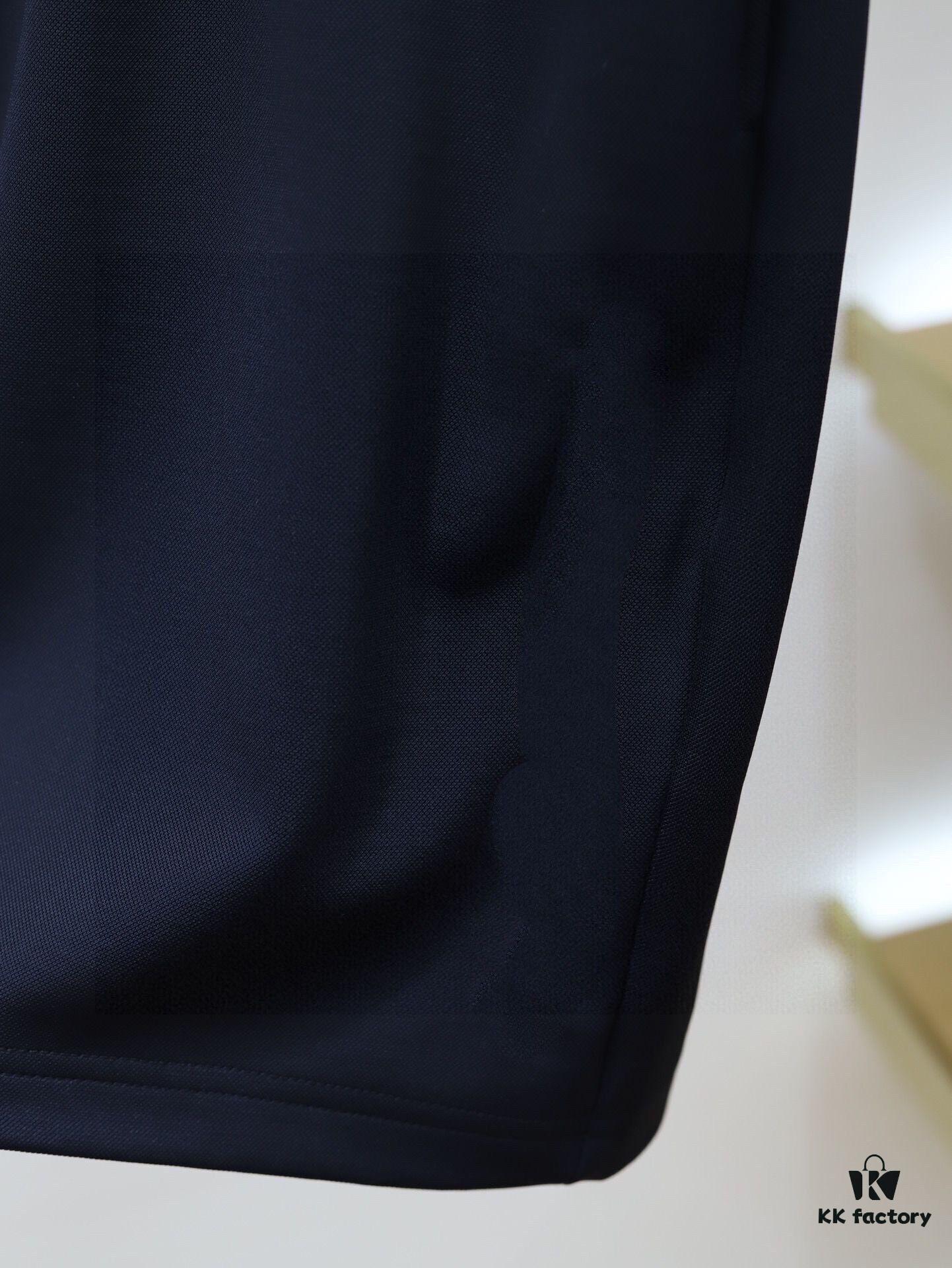 ARMANI 2025 New Men's Short Sleeve T-Shirt and Shorts Set! Official Website Synchronized Sales! High-End Version Available! Exquisitely Soft and Comfortable Fabric! Three-Dimensional Tailoring with Excellent Silhouette!