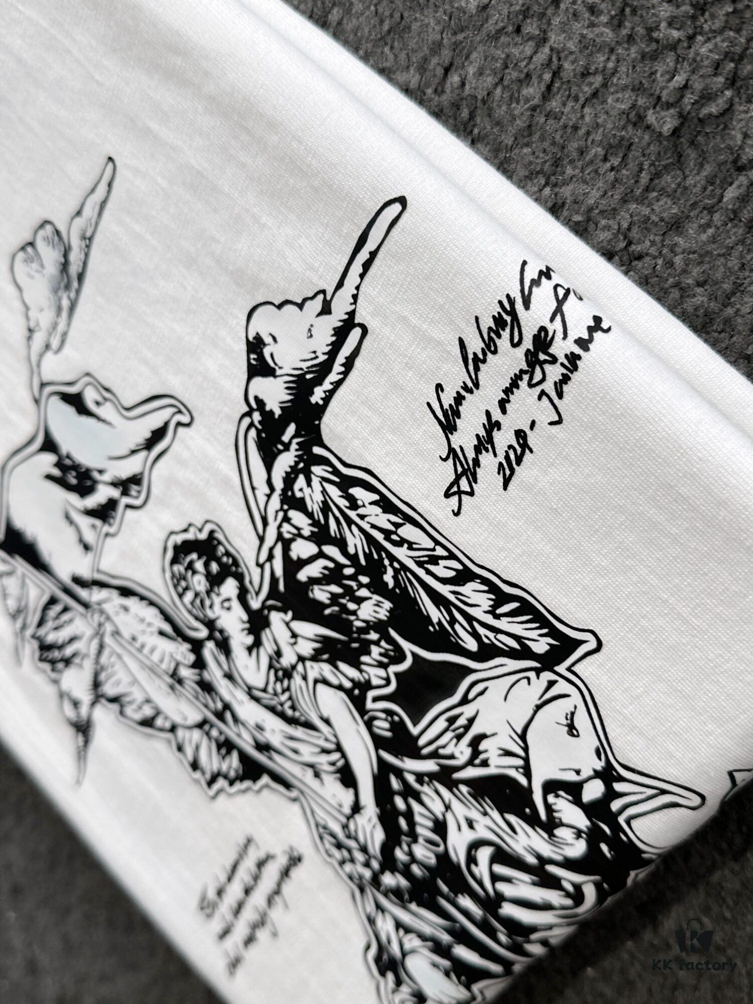 AMIRI Armani 25SS Summer New Round Neck Short Sleeve T-Shirt! 270g Heavyweight High-End Pure Cotton Fabric with Perfect Texture and Feel! Slim Tailored Design, Clean and Sharp! Exquisitely Stitched with Excellent Fit and Outstanding Breathability! Stylish and Versatile for All Ages—an Essential Wardrobe Staple for Men.