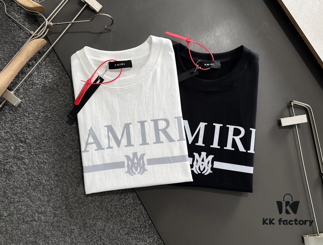 AMIRI Armani 25SS Summer New Round Neck Short Sleeve T-Shirt! 270g High-End Pure Cotton Fabric with Perfect Texture and Hand Feel! Slim Tailored Design, Clean and Sharp! Exquisite Stitching and Craftsmanship! Excellent Silhouette! Highly Breathable! Suitable for All Age Groups! A Must-Have Wardrobe Essential for Men!