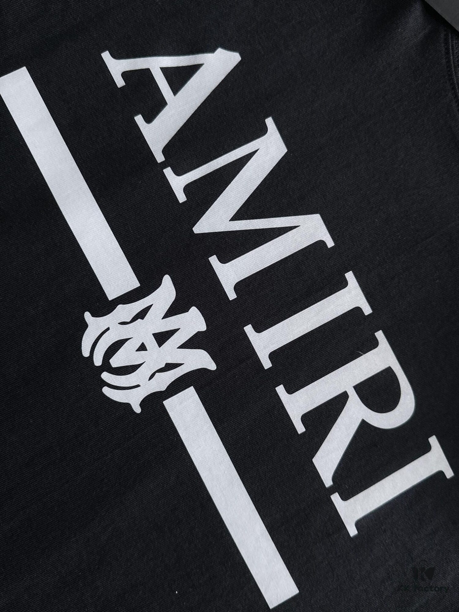 AMIRI Armani 25SS Summer New Round Neck Short Sleeve T-Shirt! 270g High-End Pure Cotton Fabric with Perfect Texture and Hand Feel! Slim Tailored Design, Clean and Sharp! Exquisite Stitching and Craftsmanship! Excellent Silhouette! Highly Breathable! Suitable for All Age Groups! A Must-Have Wardrobe Essential for Men!