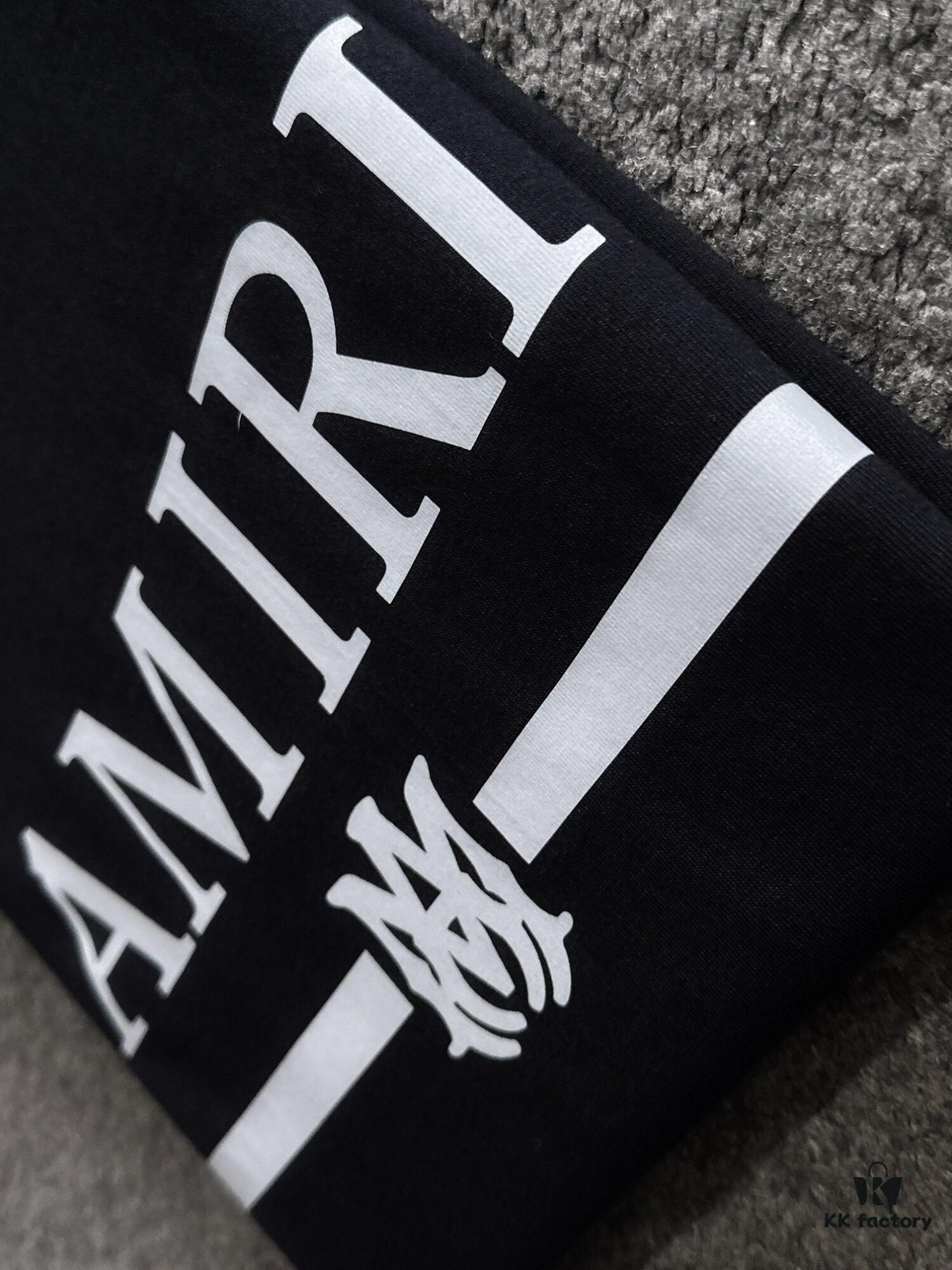 AMIRI Armani 25SS Summer New Round Neck Short Sleeve T-Shirt! 270g High-End Pure Cotton Fabric with Perfect Texture and Hand Feel! Slim Tailored Design, Clean and Sharp! Exquisite Stitching and Craftsmanship! Excellent Silhouette! Highly Breathable! Suitable for All Age Groups! A Must-Have Wardrobe Essential for Men!