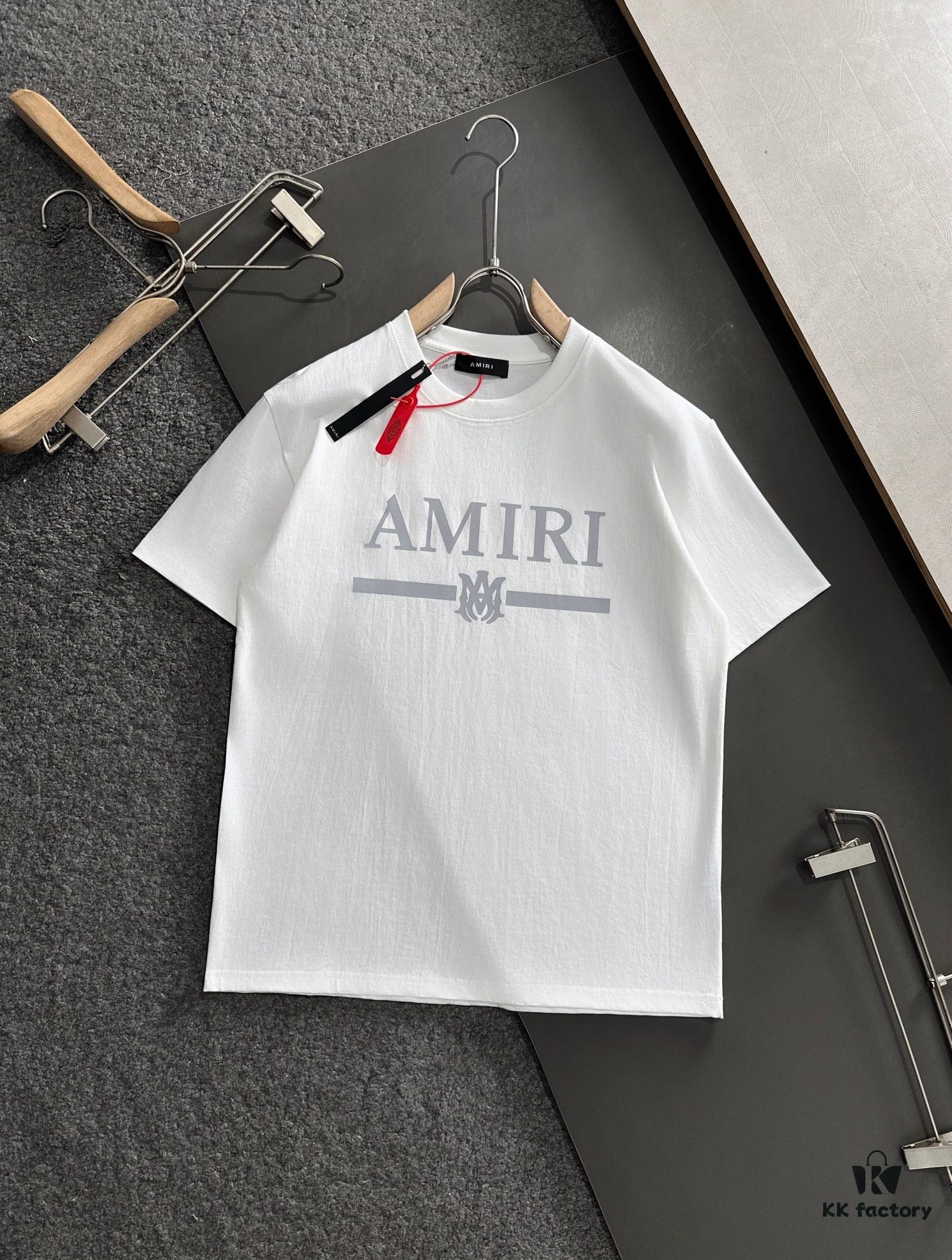 AMIRI Armani 25SS Summer New Round Neck Short Sleeve T-Shirt! 270g Heavyweight Premium Cotton Fabric with Perfect Texture and Hand Feel! Slim Tailored Design, Clean and Sharp! Exquisite Stitching and Craftsmanship! Excellent Silhouette! Highly Breathable! Stylish and Versatile for All Ages! A Must-Have Wardrobe Essential for Men.