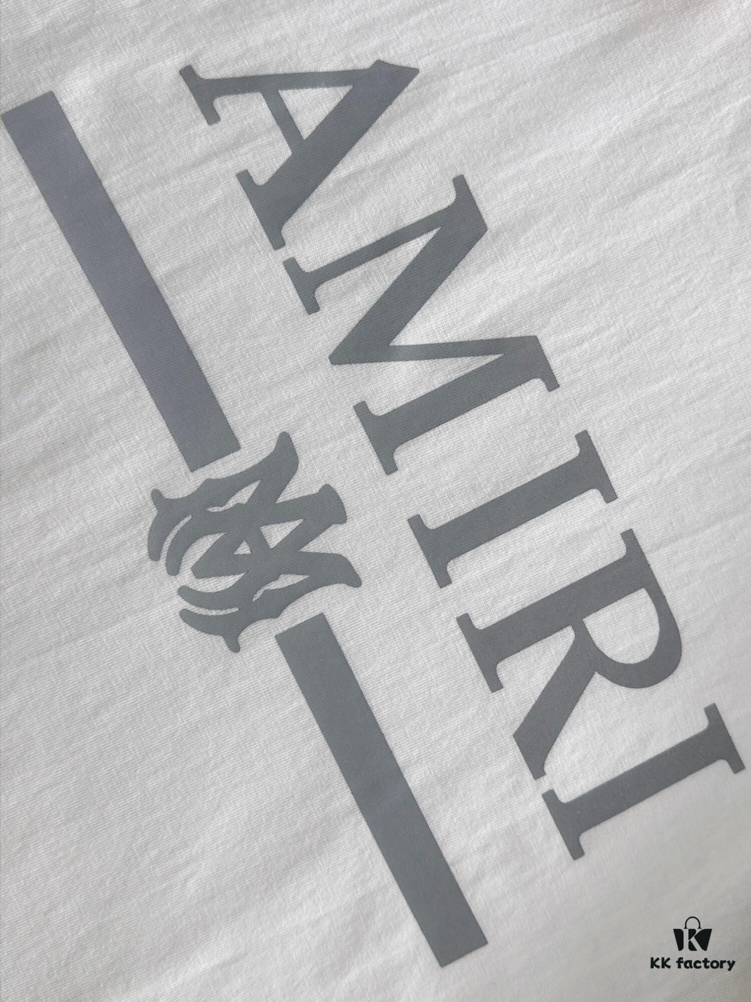 AMIRI Armani 25SS Summer New Round Neck Short Sleeve T-Shirt! 270g Heavyweight Premium Cotton Fabric with Perfect Texture and Hand Feel! Slim Tailored Design, Clean and Sharp! Exquisite Stitching and Craftsmanship! Excellent Silhouette! Highly Breathable! Stylish and Versatile for All Ages! A Must-Have Wardrobe Essential for Men.