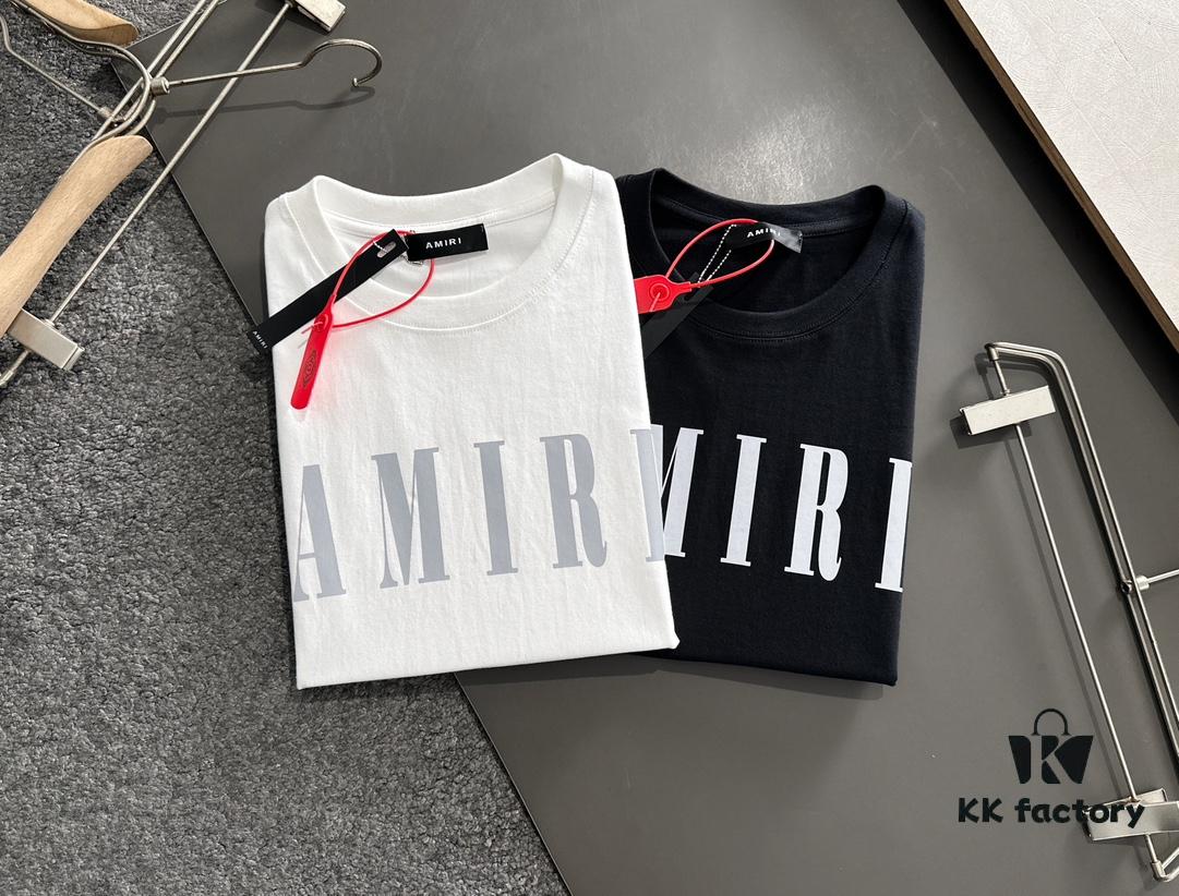 AMIRI Armani 25SS Summer New Round Neck Short Sleeve T-Shirt! 270g Heavyweight Premium Cotton Fabric with Perfect Texture and Feel! Slim Tailored Design, Clean and Sharp! Exquisitely Stitched with Excellent Fit and Superior Breathability! Stylish and Versatile for All Ages – an Essential Wardrobe Staple for Men.