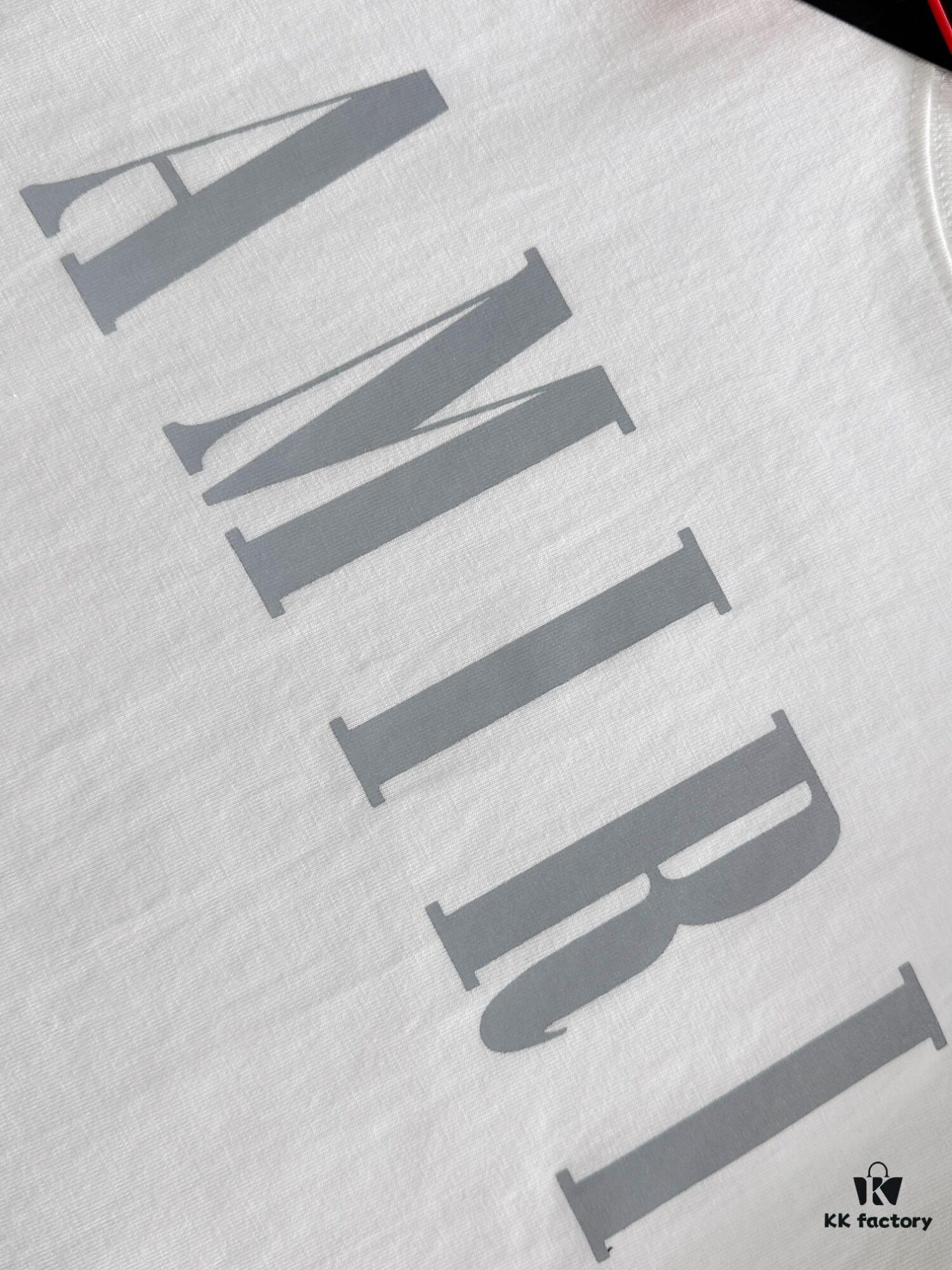 AMIRI Armani 25SS Summer New Round Neck Short Sleeve T-Shirt! 270g Heavyweight Premium Cotton Fabric with Perfect Texture and Feel! Slim Tailored Design, Clean and Sharp! Exquisitely Stitched with Excellent Fit and Superior Breathability! Stylish and Versatile for All Ages – an Essential Wardrobe Staple for Men.