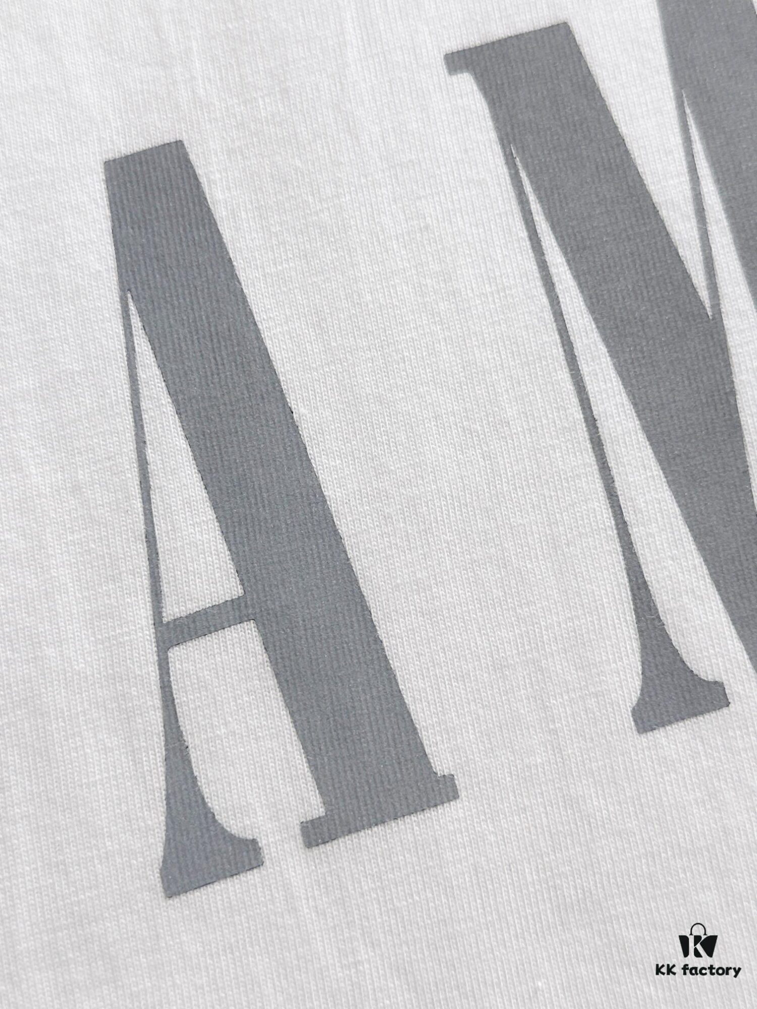 AMIRI Armani 25SS Summer New Round Neck Short Sleeve T-Shirt! 270g Heavyweight Premium Cotton Fabric with Perfect Texture and Feel! Slim Tailored Design, Clean and Sharp! Exquisitely Stitched with Excellent Fit and Superior Breathability! Stylish and Versatile for All Ages – an Essential Wardrobe Staple for Men.