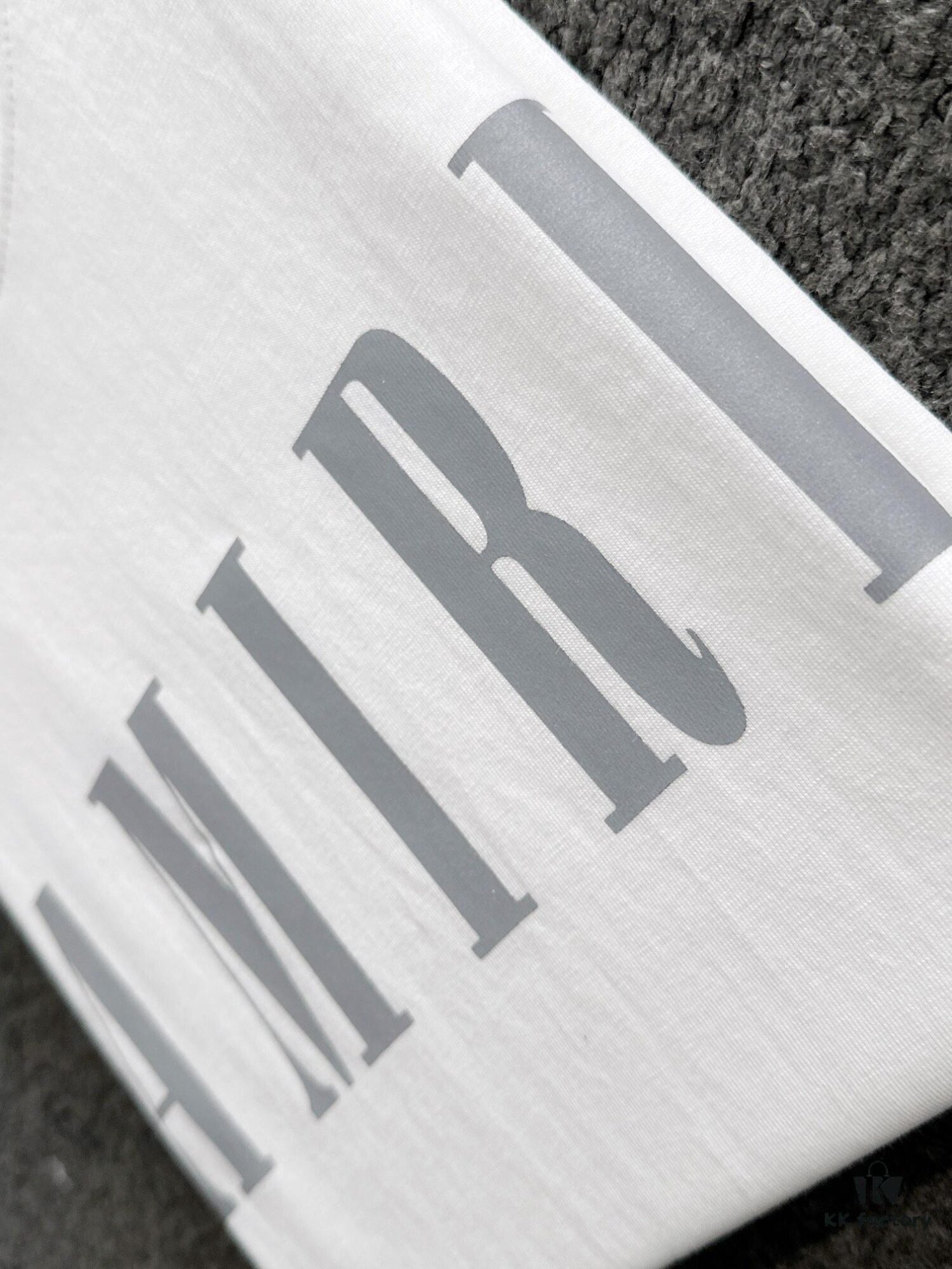 AMIRI Armani 25SS Summer New Round Neck Short Sleeve T-Shirt! 270g Heavyweight Premium Cotton Fabric with Perfect Texture and Feel! Slim Tailored Design, Clean and Sharp! Exquisitely Stitched with Excellent Fit and Superior Breathability! Stylish and Versatile for All Ages – an Essential Wardrobe Staple for Men.