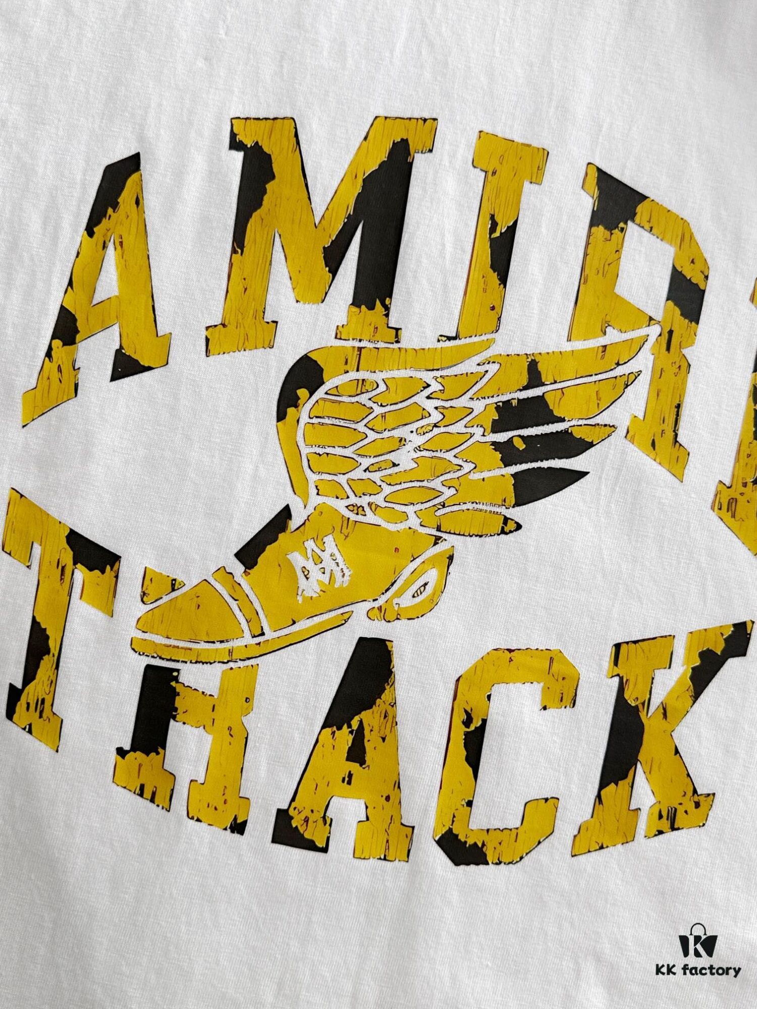 AMIRI Armani 25SS Summer New Round Neck Short Sleeve T-Shirt! 270g Heavyweight High-End Pure Cotton Fabric with Perfect Hand Feel and Texture! Slim Tailoring Design, Clean and Sharp! Fashionable and Stylish! Exquisitely Stitched! Excellent Silhouette! Superb Breathability! Easily Worn by All Age Groups! A Must-Have Item in Every Man's Wardrobe.