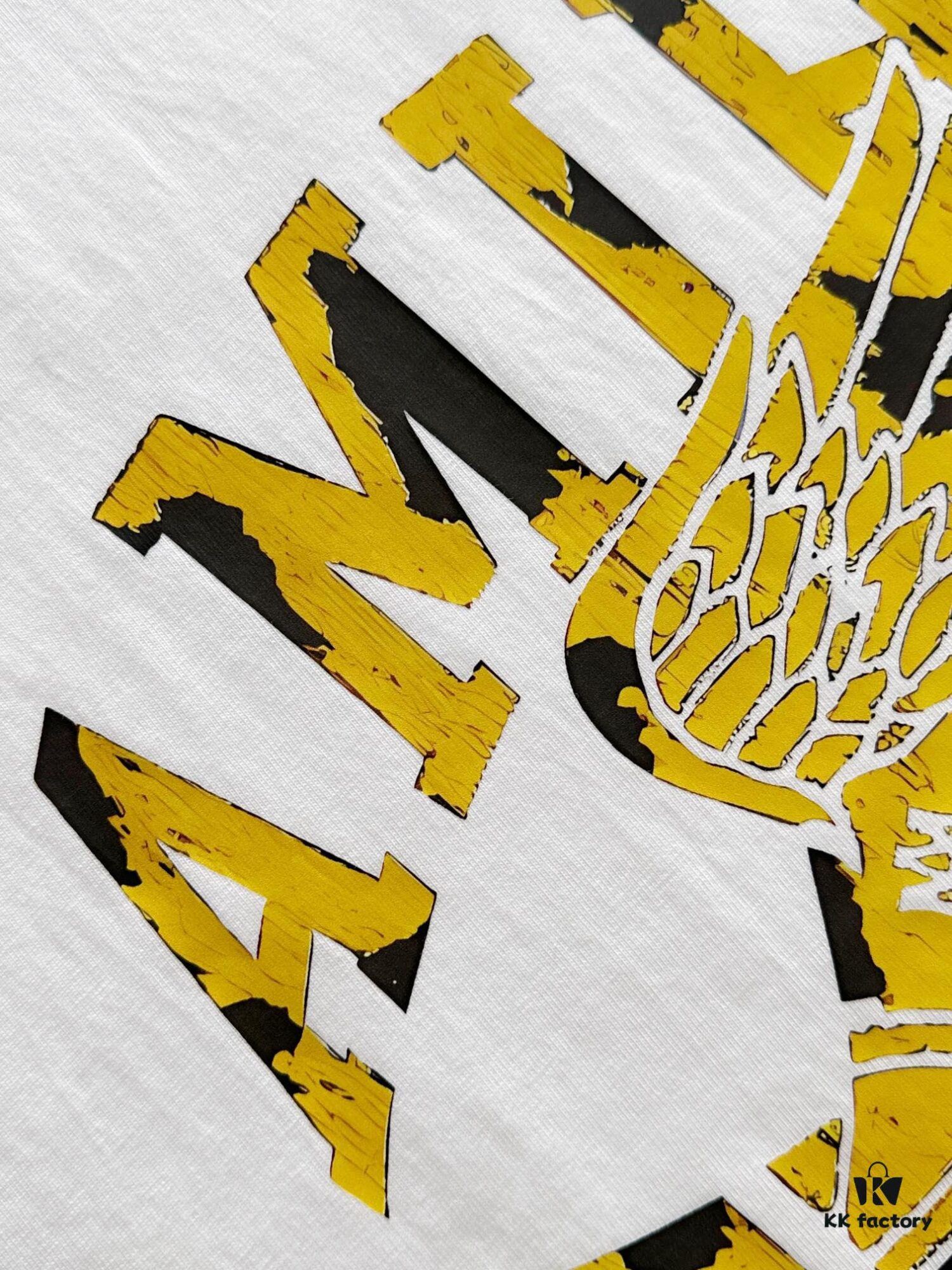 AMIRI Armani 25SS Summer New Round Neck Short Sleeve T-Shirt! 270g Heavyweight High-End Pure Cotton Fabric with Perfect Hand Feel and Texture! Slim Tailoring Design, Clean and Sharp! Fashionable and Stylish! Exquisitely Stitched! Excellent Silhouette! Superb Breathability! Easily Worn by All Age Groups! A Must-Have Item in Every Man's Wardrobe.