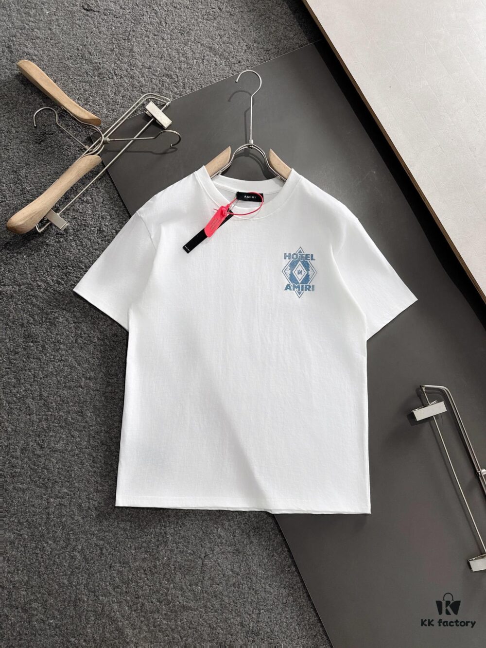 AMIRI Armani 25SS Summer New Arrival Round Neck Short-Sleeve T-Shirt! 270g Heavyweight Premium Cotton Fabric with Perfect Texture and Feel! Slim Tailored Design, Clean and Sharp! Exquisitely Stitched with Excellent Fit and Superior Breathability! Stylish and Versatile for All Ages—an Essential Wardrobe Staple for Men.