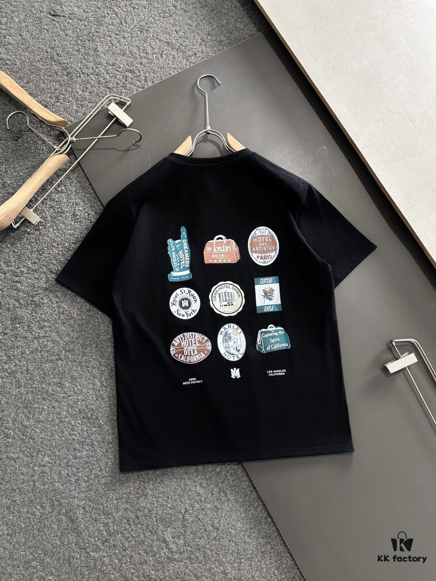 AMIRI Armani 25SS Summer New Round Neck Short Sleeve T-Shirt! 270g Heavyweight High-End Pure Cotton Fabric with Perfect Texture and Hand Feel! Slim Tailored Design, Clean and Sharp! Stylish and Attractive! Exquisitely Stitched with Excellent Silhouette! Superb Breathability! Effortlessly Worn by All Age Groups – an Essential Wardrobe Piece for Men.