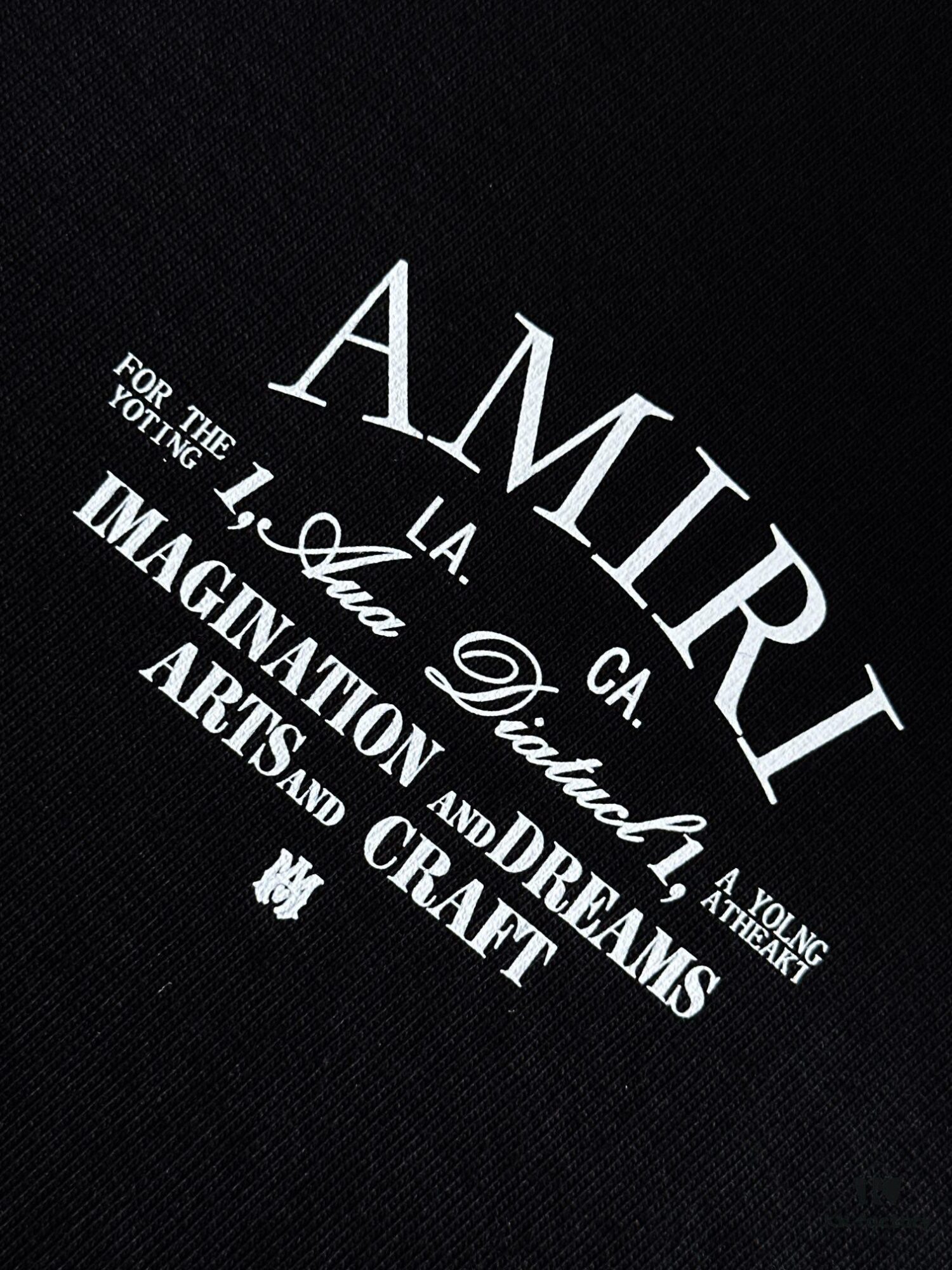 AMIRI Armani 25SS Summer New Round Neck Short Sleeve T-Shirt! 270g Heavyweight Premium Cotton Fabric with Perfect Texture and Hand Feel! Slim Tailored Design, Clean and Sharp! Exquisitely Stitched with Excellent Silhouette! Highly Breathable and Stylish, Suitable for All Ages – a Must-Have Wardrobe Essential for Men.
