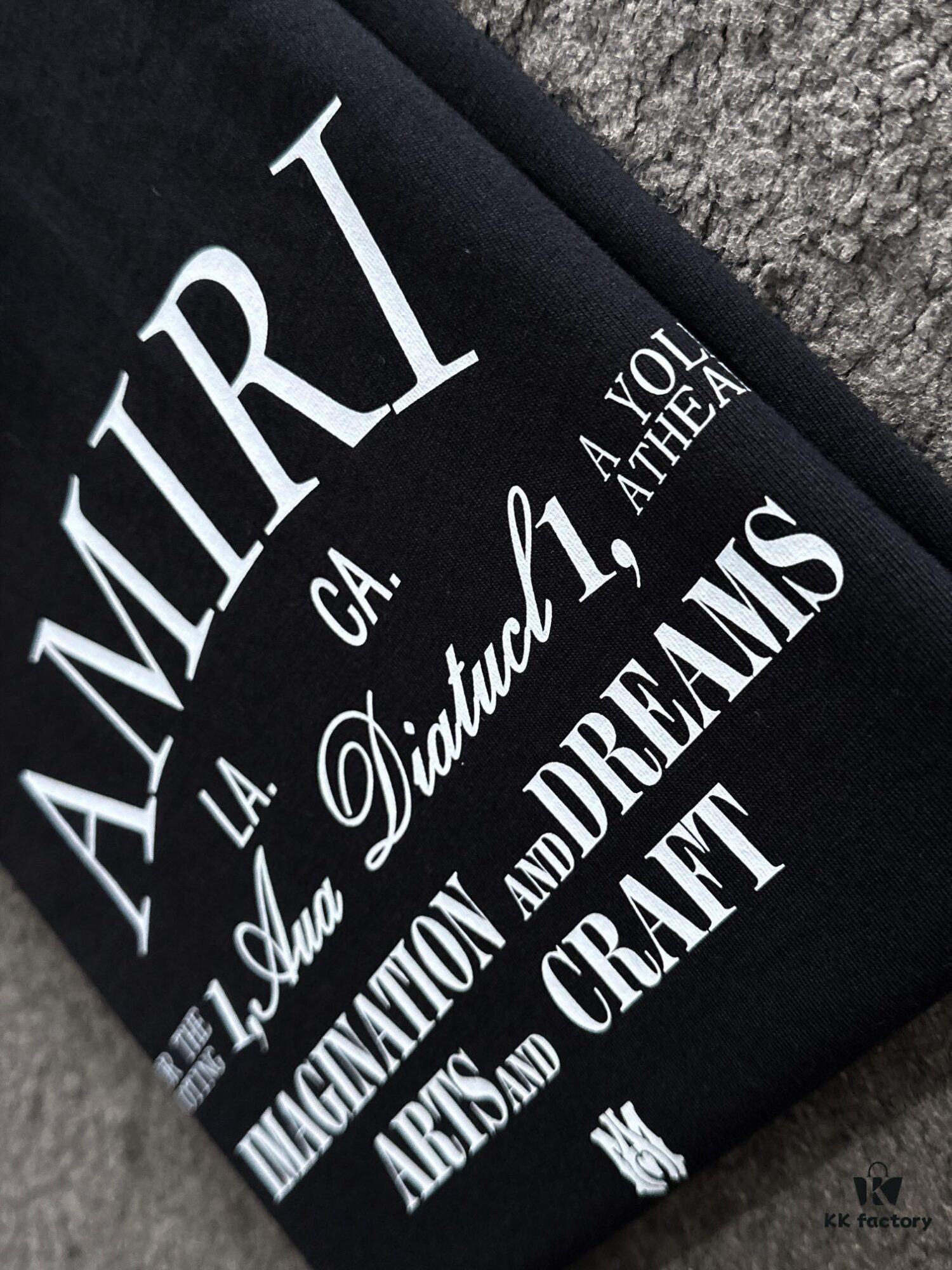 AMIRI Armani 25SS Summer New Round Neck Short Sleeve T-Shirt! 270g Heavyweight Premium Cotton Fabric with Perfect Texture and Hand Feel! Slim Tailored Design, Clean and Sharp! Exquisitely Stitched with Excellent Silhouette! Highly Breathable and Stylish, Suitable for All Ages – a Must-Have Wardrobe Essential for Men.