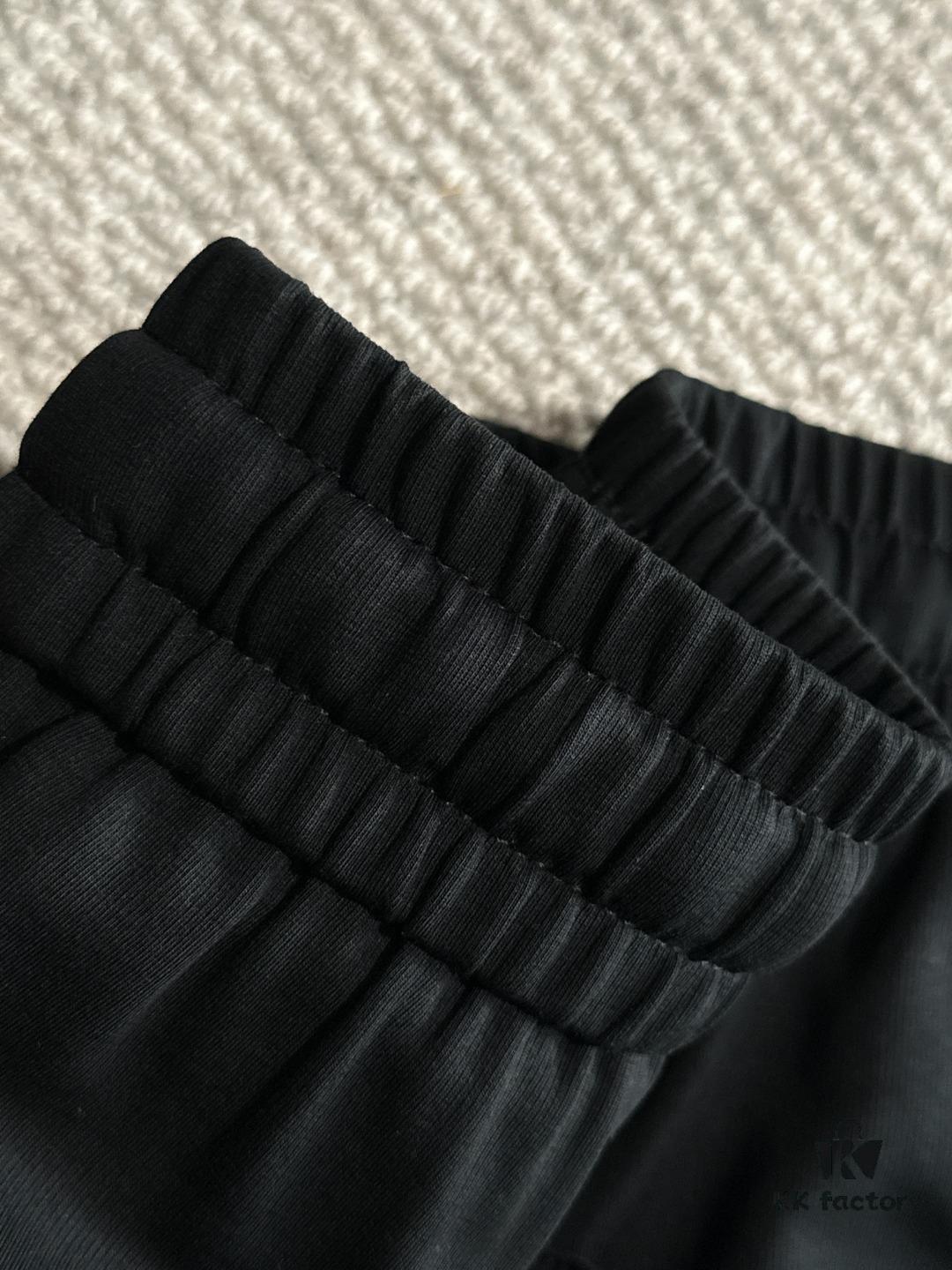 Armani 2025 Spring Summer New Arrival Elastic Waist Casual Pants, Lightweight Premium Custom Fabric, Breathable and Comfortable, Exquisite Details, Brand-Inspired Design, High-Quality Craftsmanship, Soft and Smooth Texture, Stylish Relaxed Cut with Excellent Fit