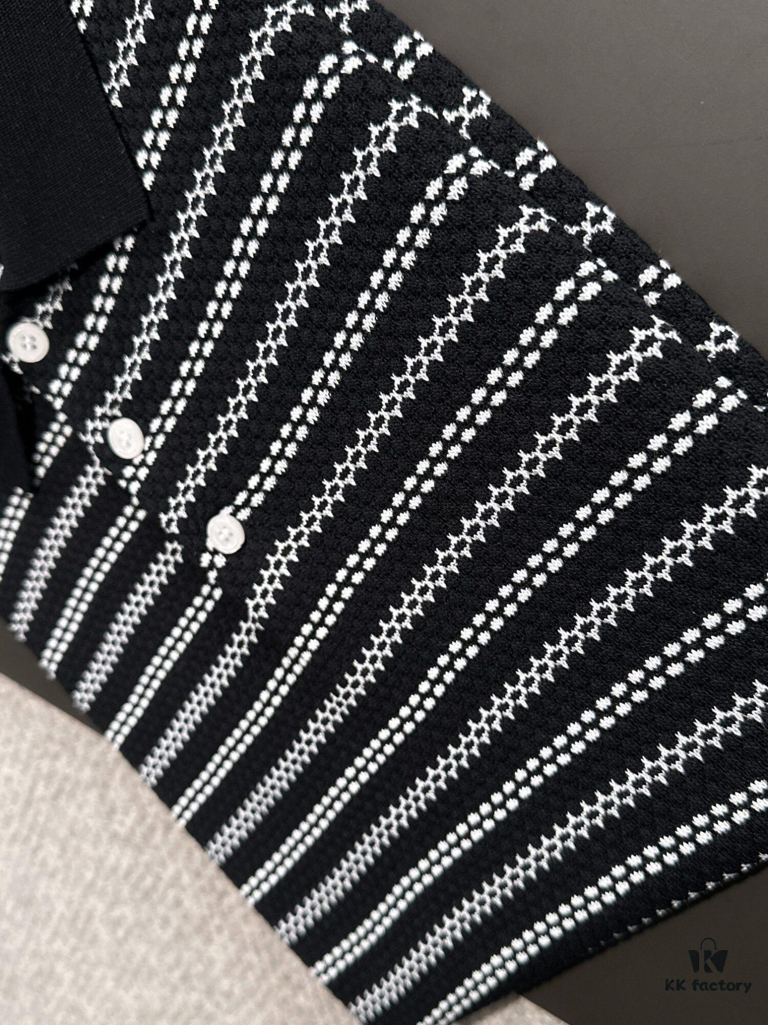 High-Quality Armani 2025 Spring/Summer New Men's Notched Collar Short-Sleeve T-Shirt