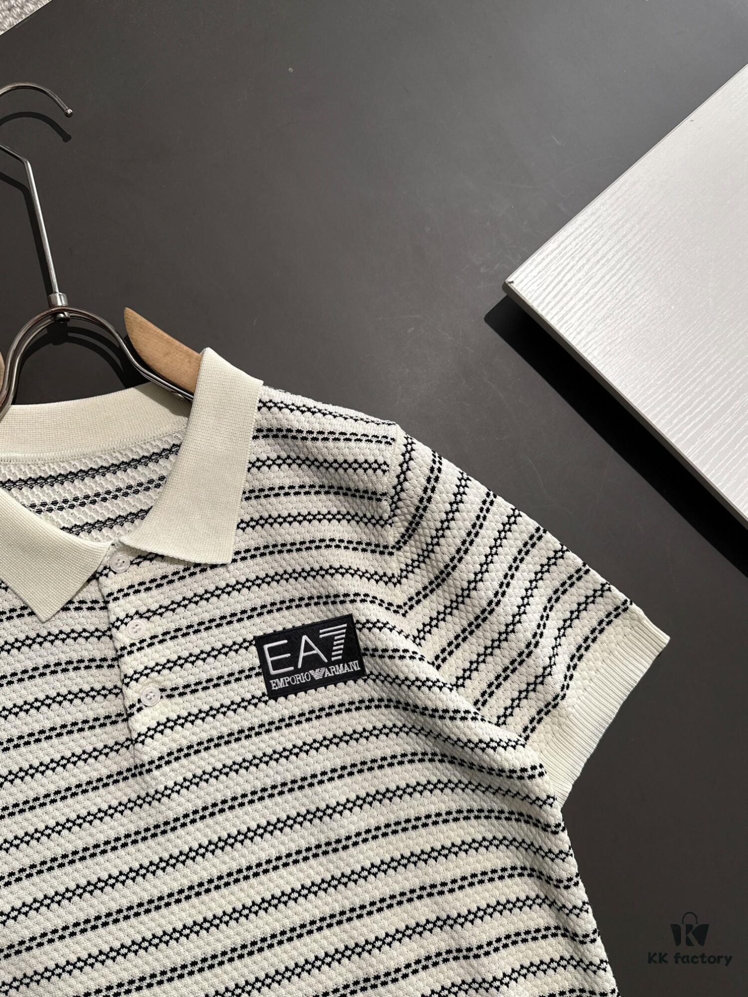 High-Quality Armani 2025 Spring/Summer New Men's Notched Short-Sleeve T-Shirt