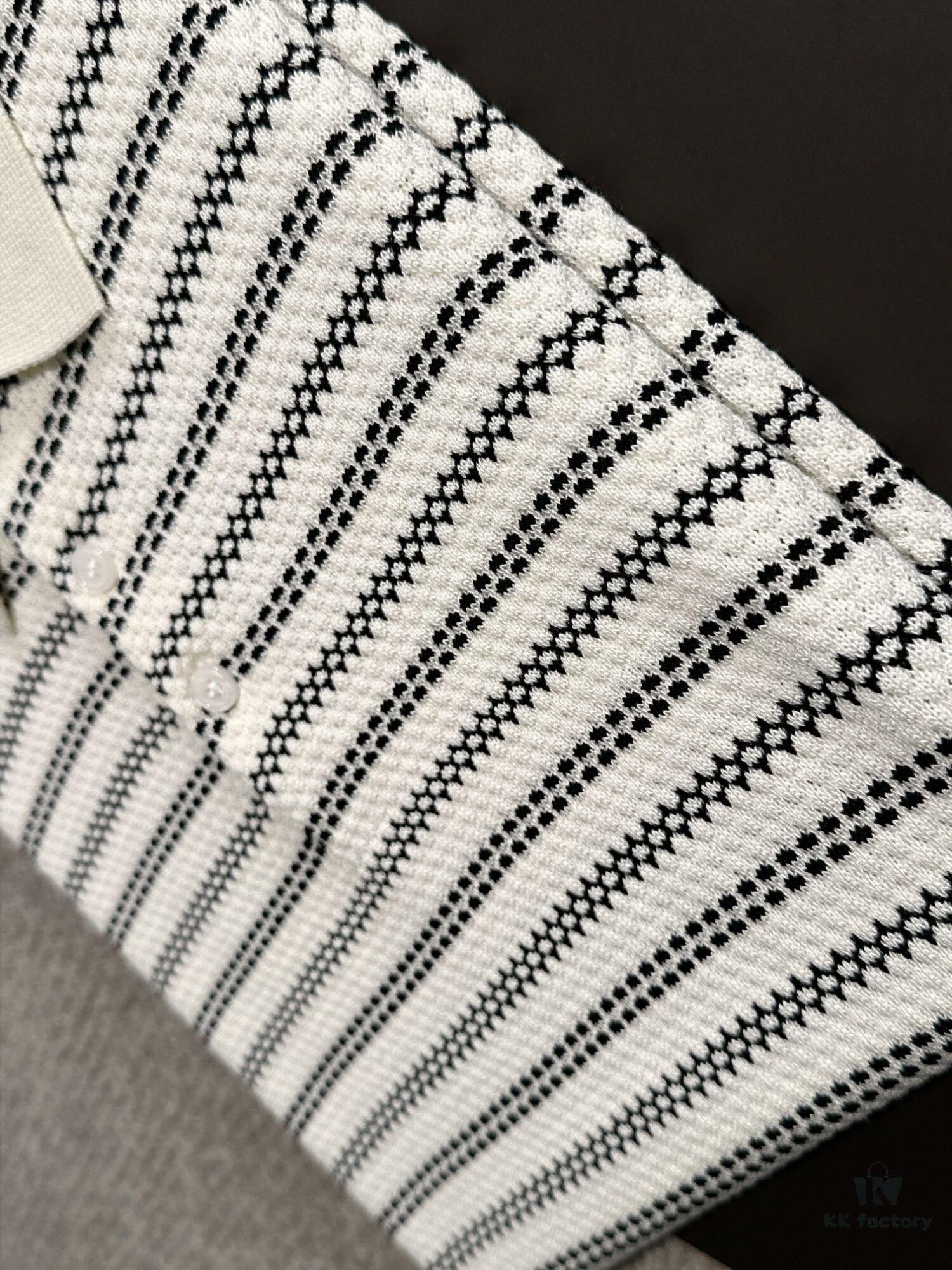 High-Quality Armani 2025 Spring/Summer New Men's Notched Short-Sleeve T-Shirt