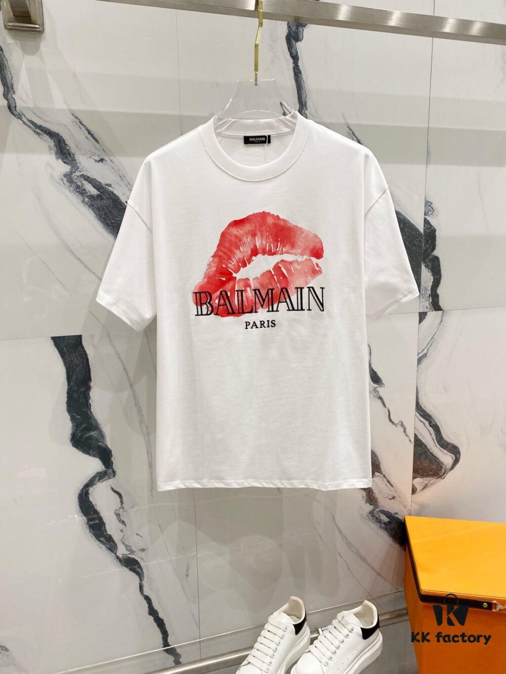 BALMAIN Crew Neck Short Sleeve T-Shirt 260g with Brand Logo and Red Lip Print