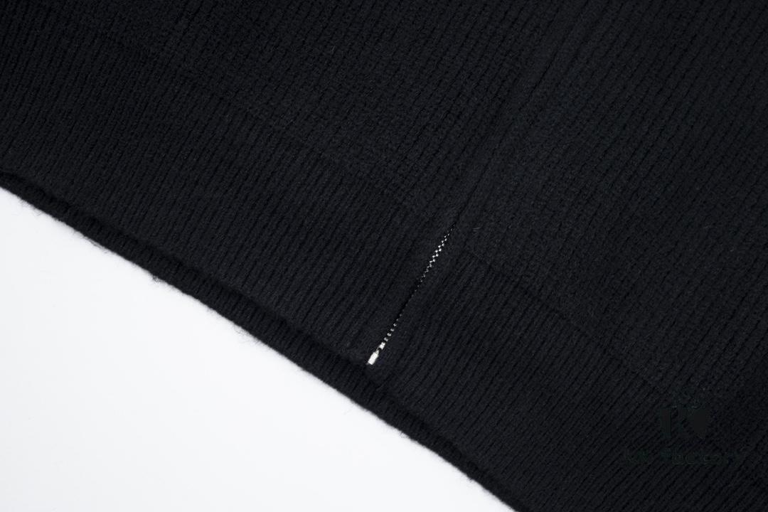 THOM BROWNE Tom TB Classic Four-Striped Knit Jacket for Couples