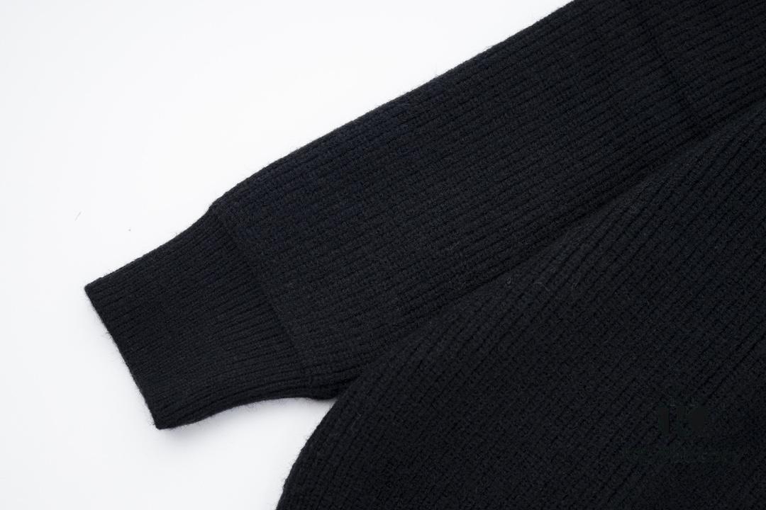 THOM BROWNE Tom TB Classic Four-Striped Knit Jacket for Couples