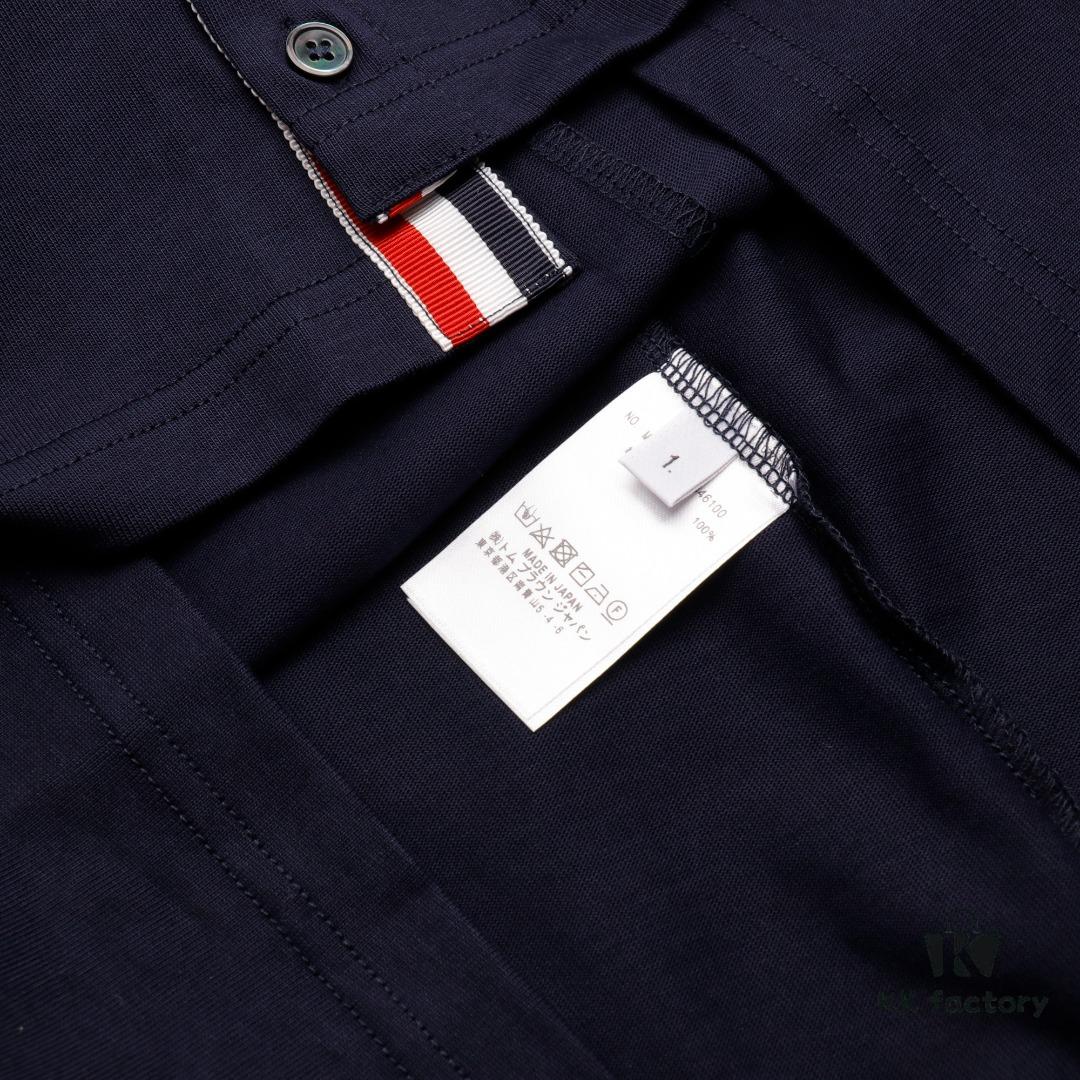 THOM BROWNE TB Red Stripe Woven Crew Neck Short Sleeve T-Shirt in Navy