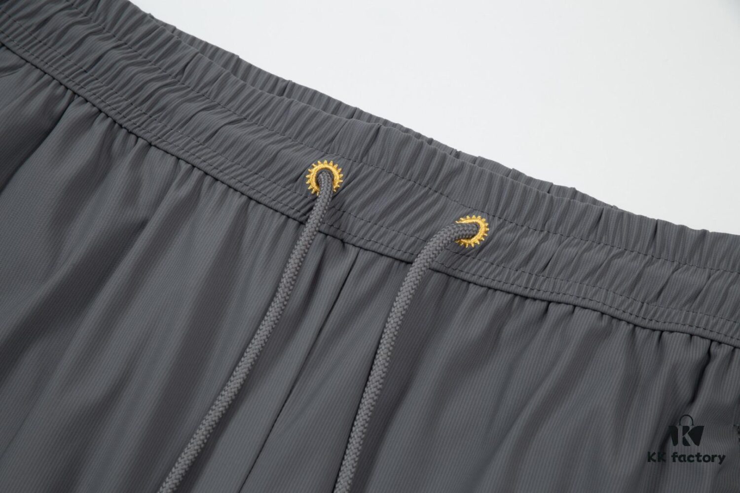 TB Tom Brown Spring and Summer New Arrival High-Quality Lightweight Sport Casual Ice-Silk Pants, Smooth Comfortable Wrinkle-Free Trousers in Two Classic Colors