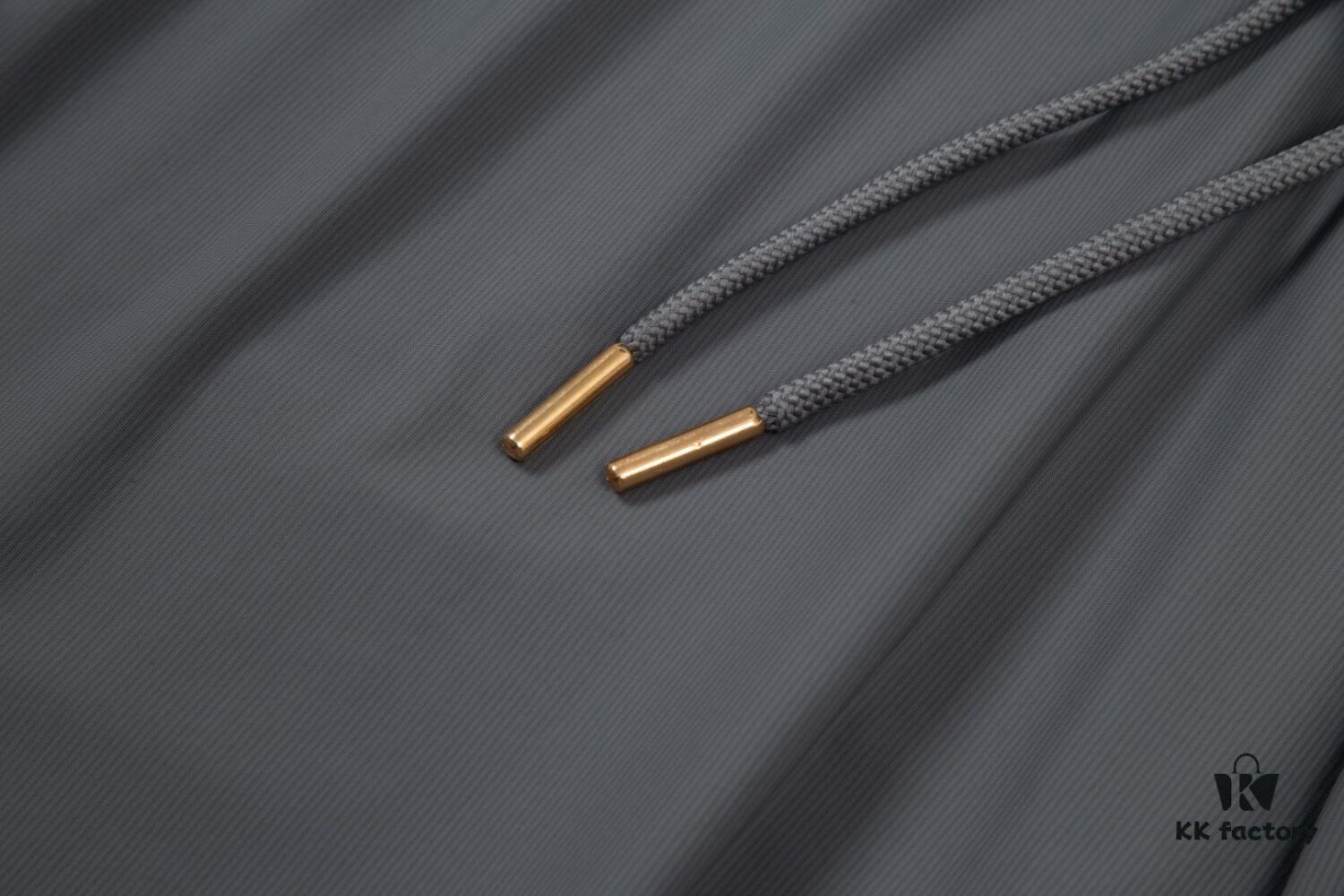 TB Tom Brown Spring and Summer New Arrival High-Quality Lightweight Sport Casual Ice-Silk Pants, Smooth Comfortable Wrinkle-Free Trousers in Two Classic Colors