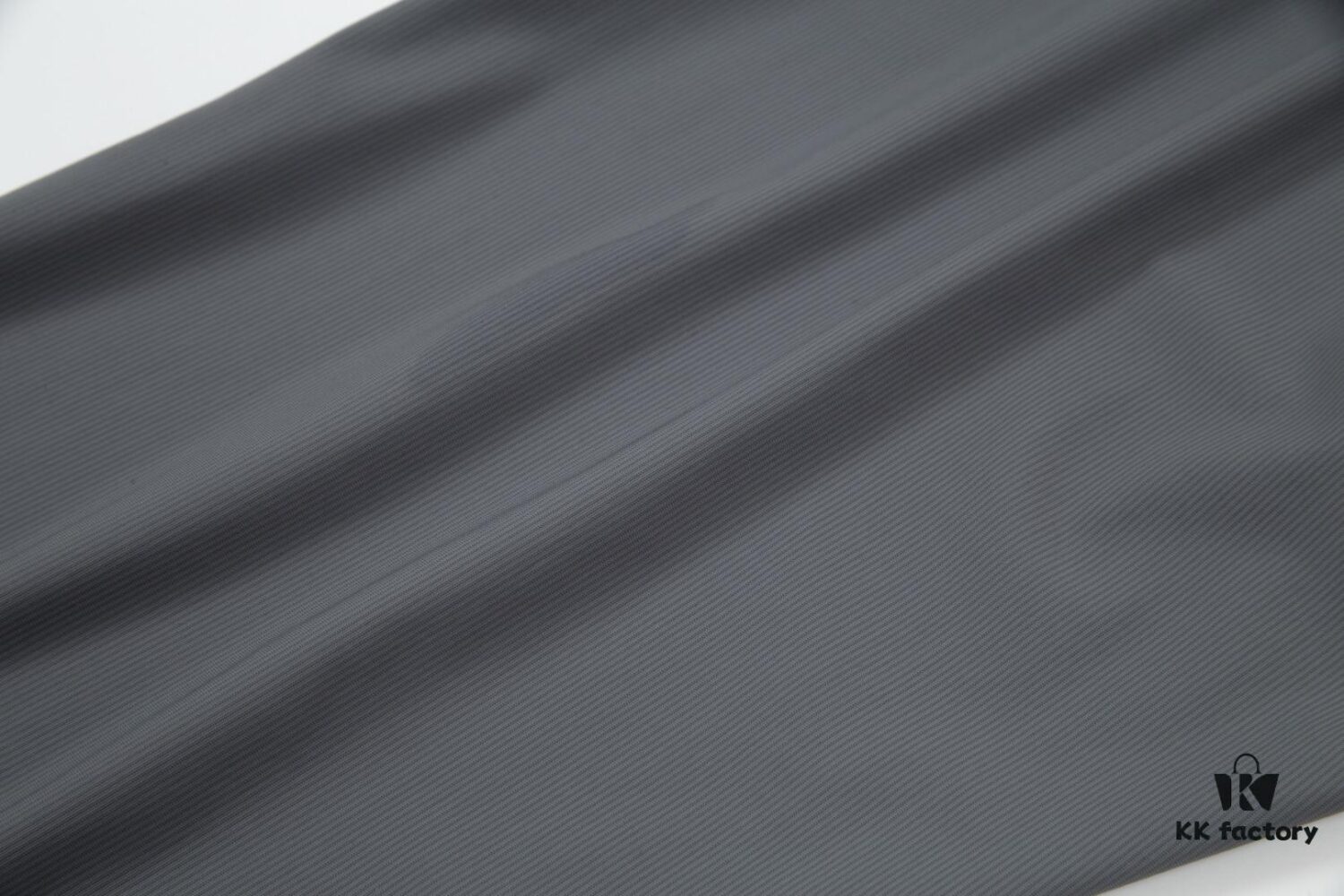 TB Tom Brown Spring and Summer New Arrival High-Quality Lightweight Sport Casual Ice-Silk Pants, Smooth Comfortable Wrinkle-Free Trousers in Two Classic Colors