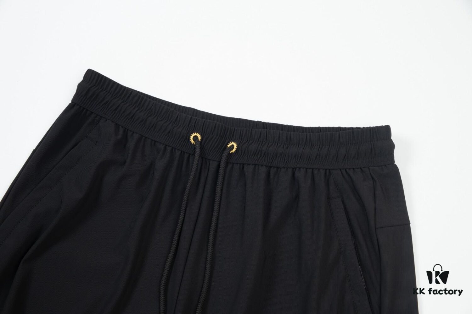 TB Tommy Brown Spring and Summer New Arrival High-Quality Lightweight Sporty Ice-Silk Pants in Two Classic Colors, Smooth Comfortable Wrinkle-Free and Seamless Design