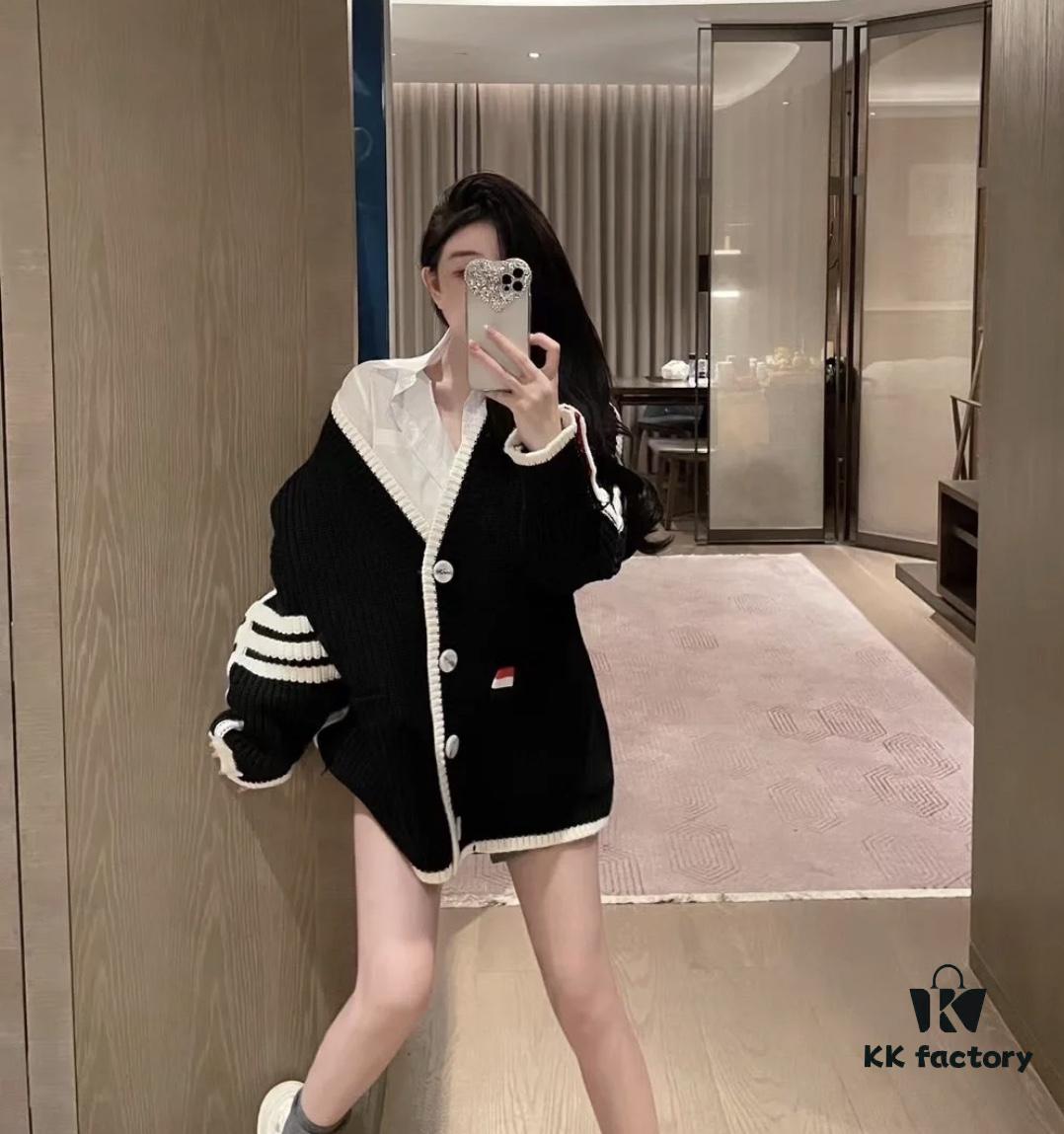 Thom Browne Color-Blocked V-Neck Classic Pocket Logo Mid-Length Knit Cardigan